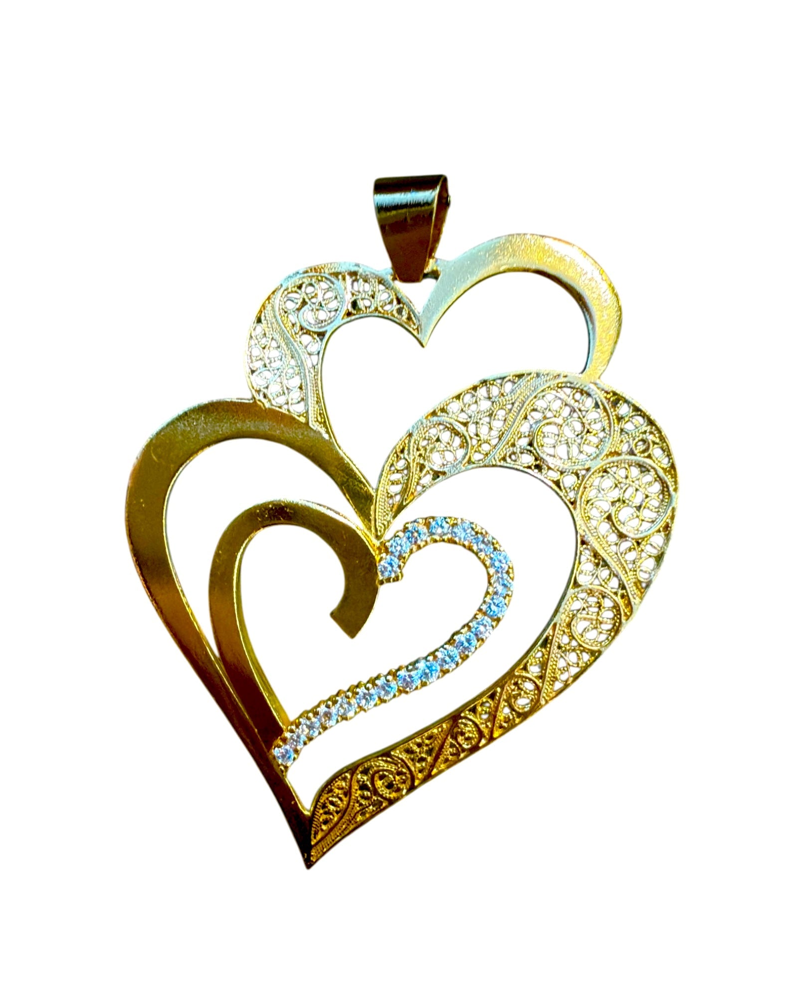 Viana is Love Heart Earrings in Pink Silver