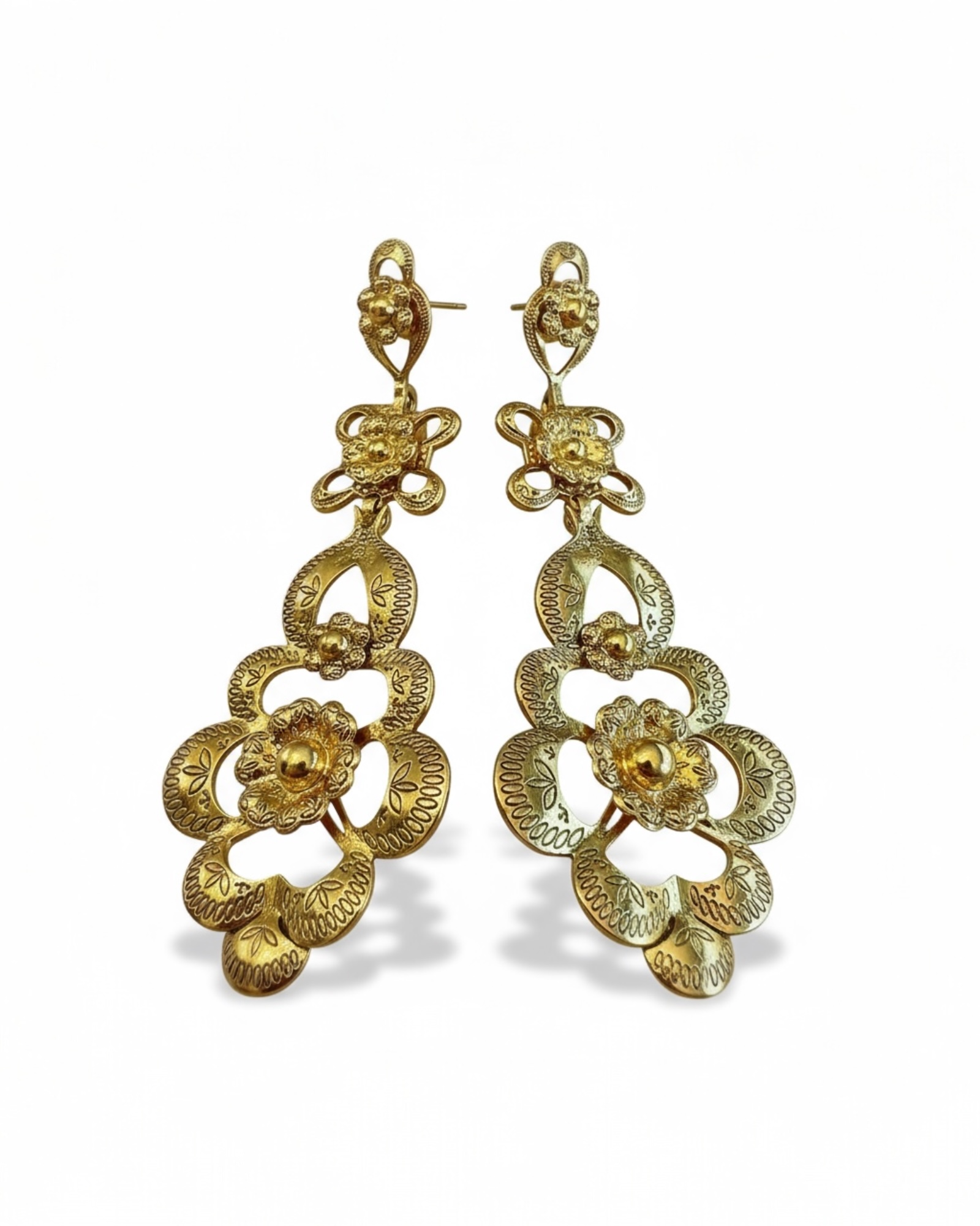 Brincos Barrocos em Prata Dourada