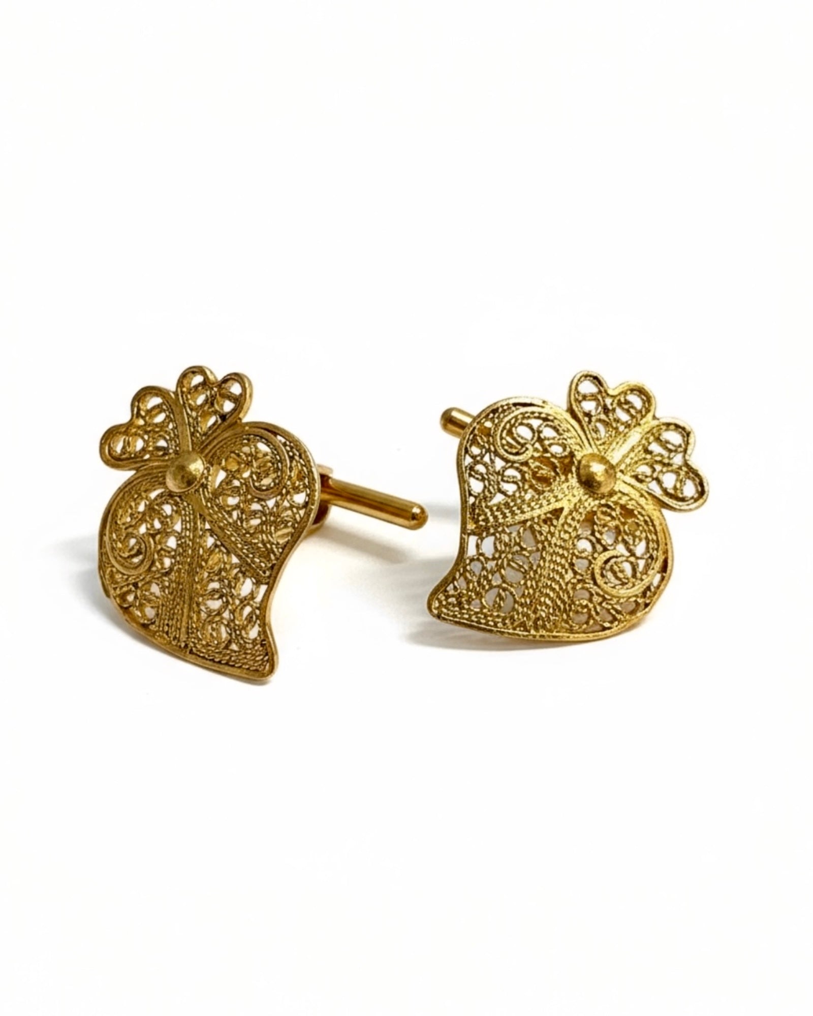 Cufflinks with Viana Hearts design in gilded silver.