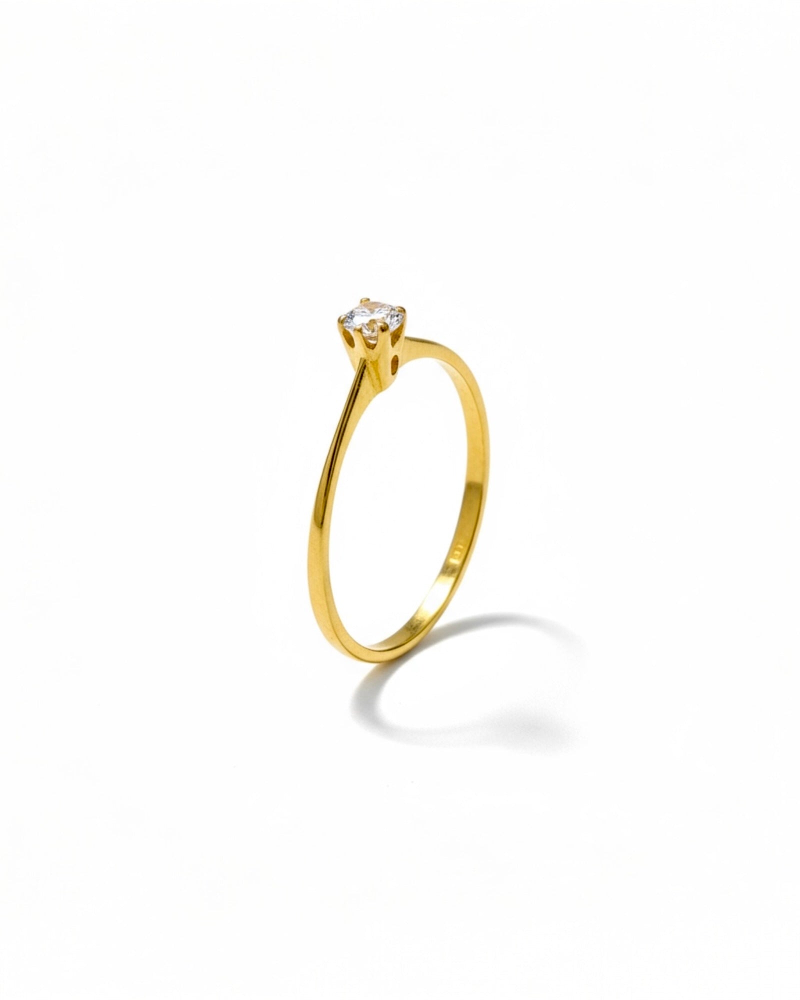 Solitaire Engagement Ring in Yellow Gold