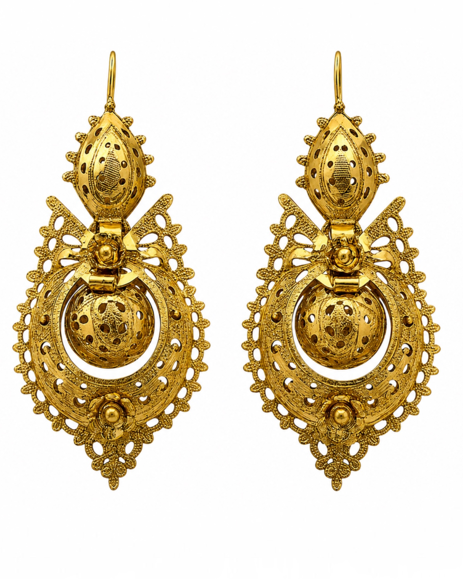 Eggshell Queen Earrings in Gold-Plated Silver (with hook)