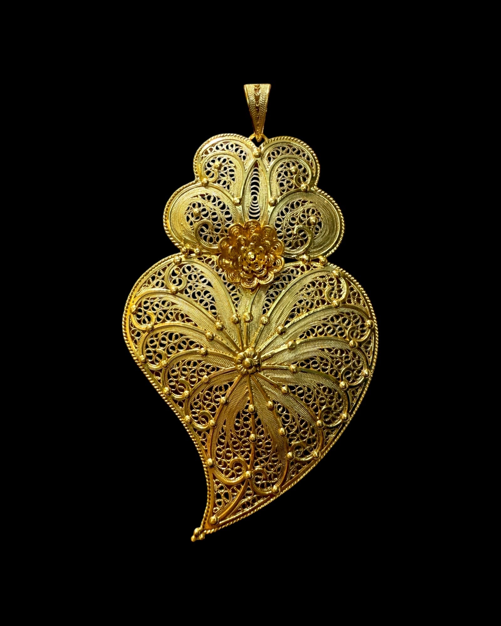 Medalha Coração de Viana Floral em Prata Dourada