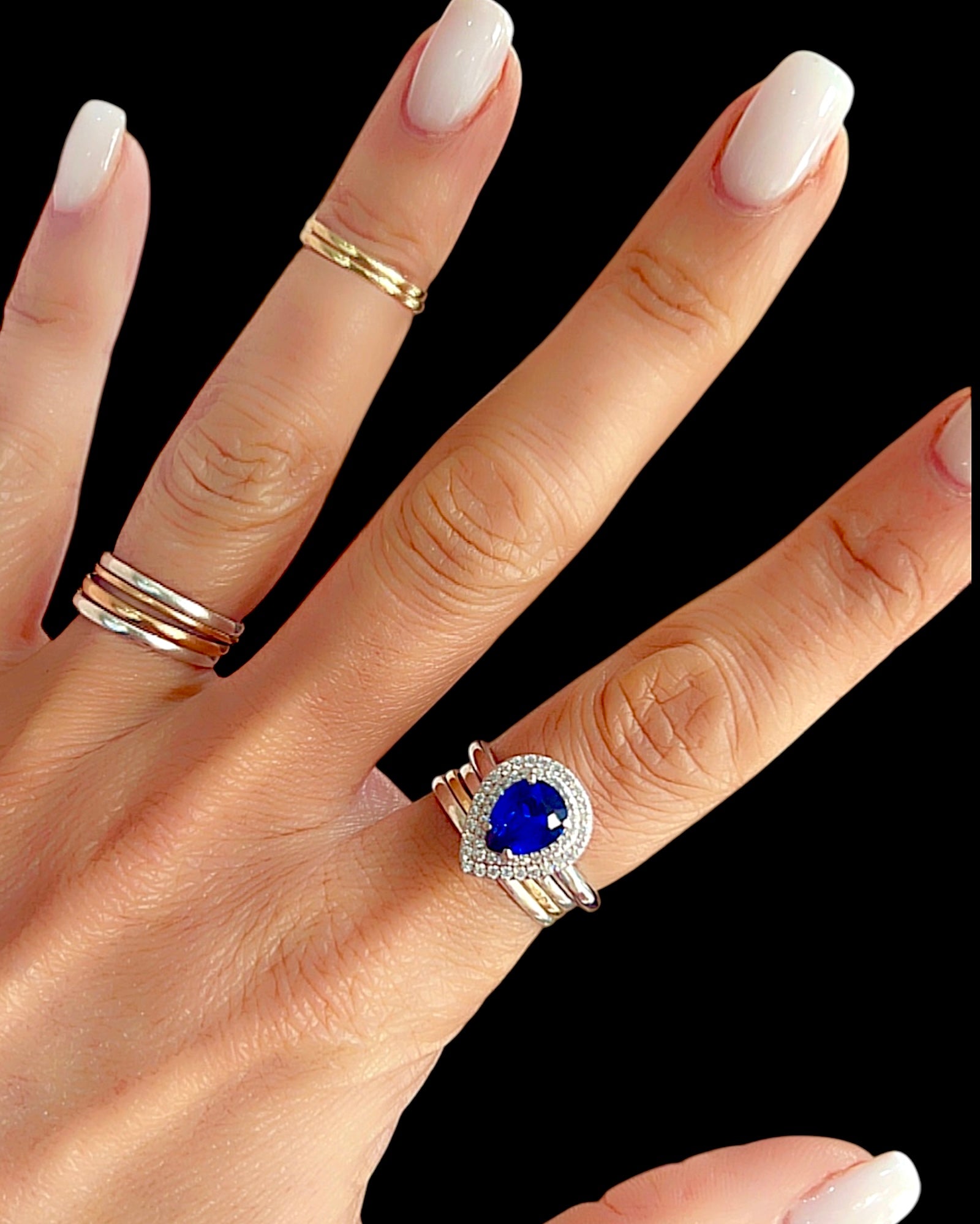 Blue teardrop ring in silver.