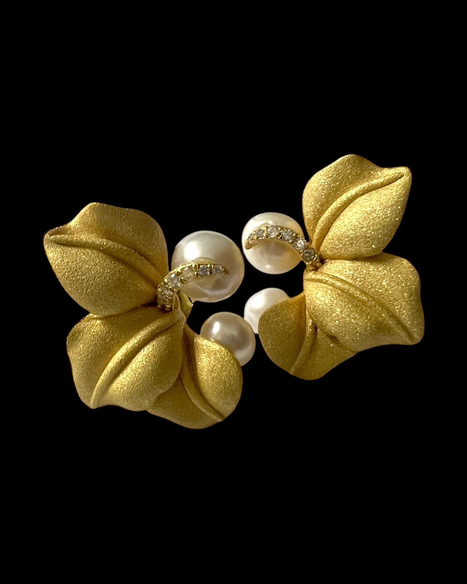 Flower Earrings with Pearl in Gold-Plated Silver