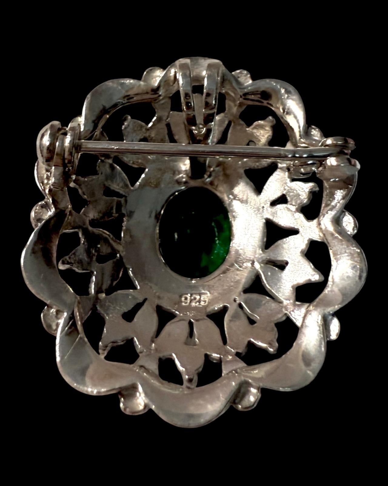 Alfinete / Medalha em Prata com Pedra Verde
