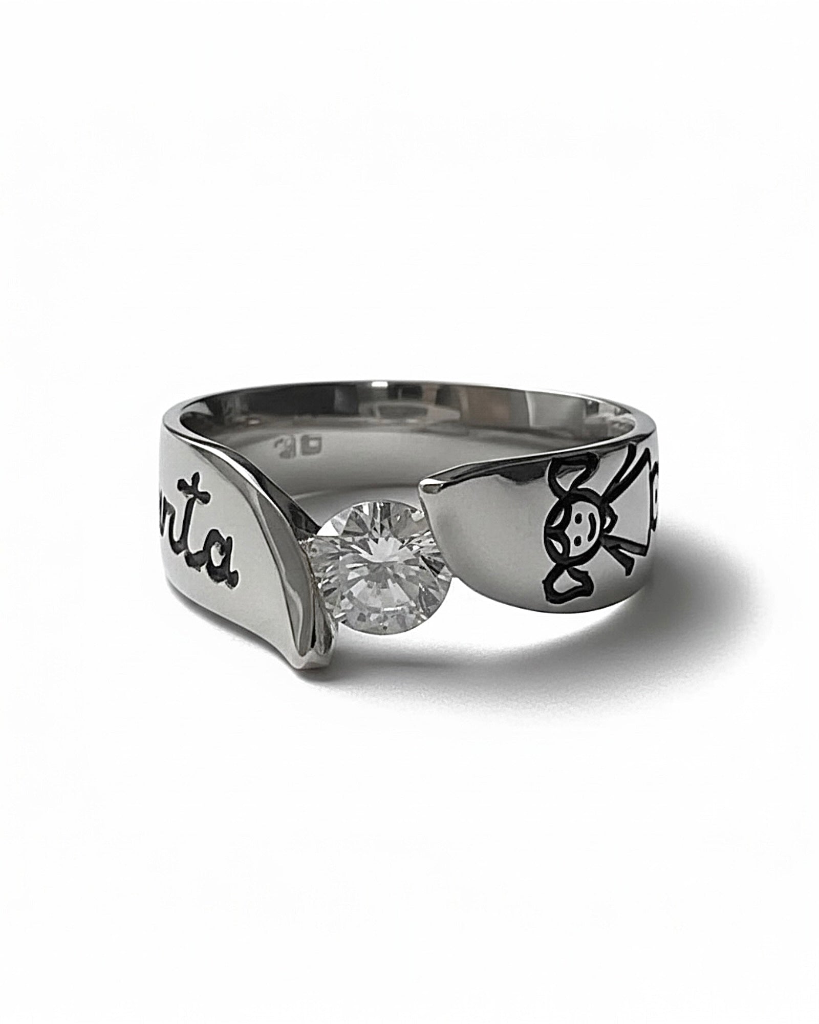 Customizable silver ring with the name Marta.