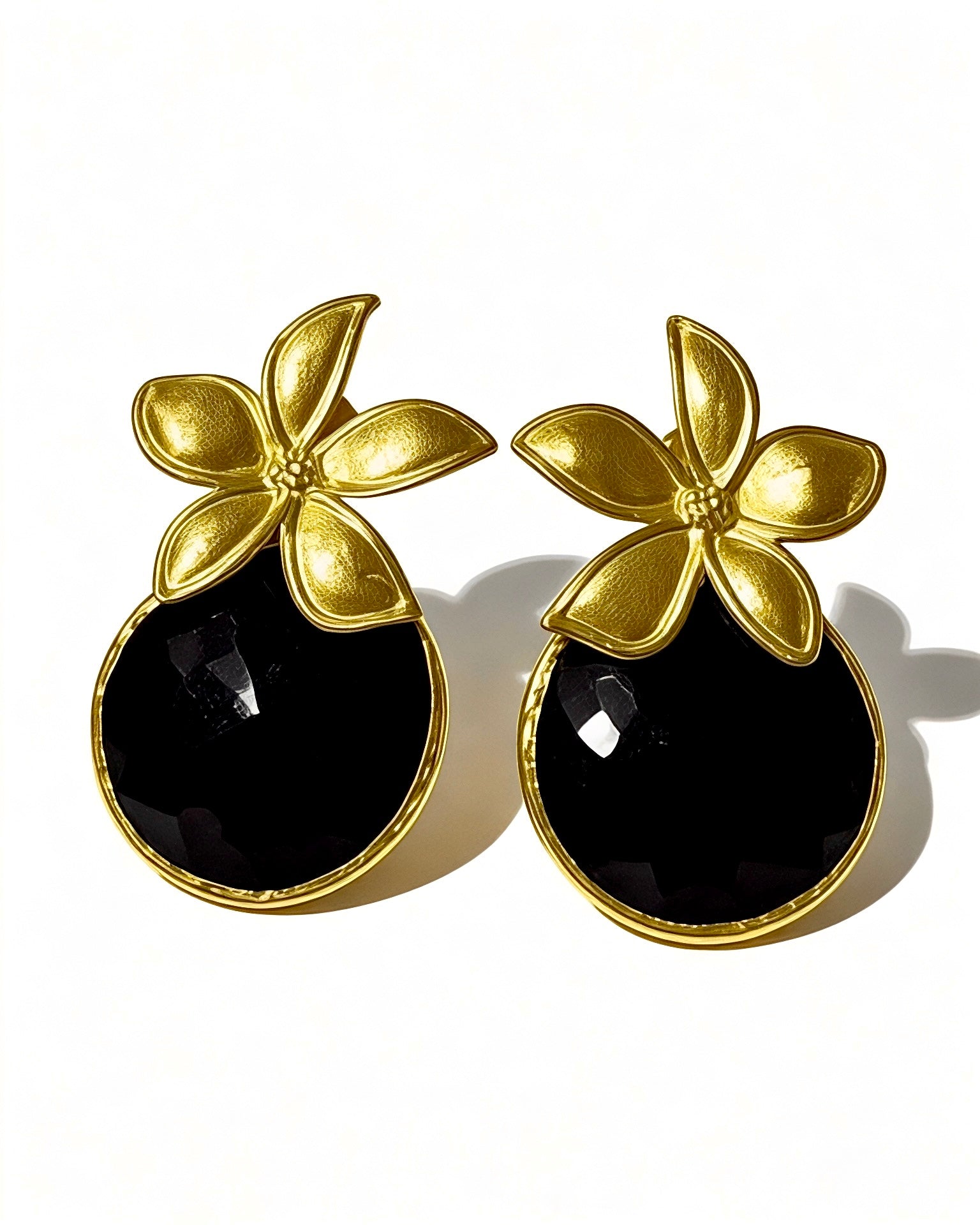 Flower Earrings with Black Stone in Gold-Plated Silver
