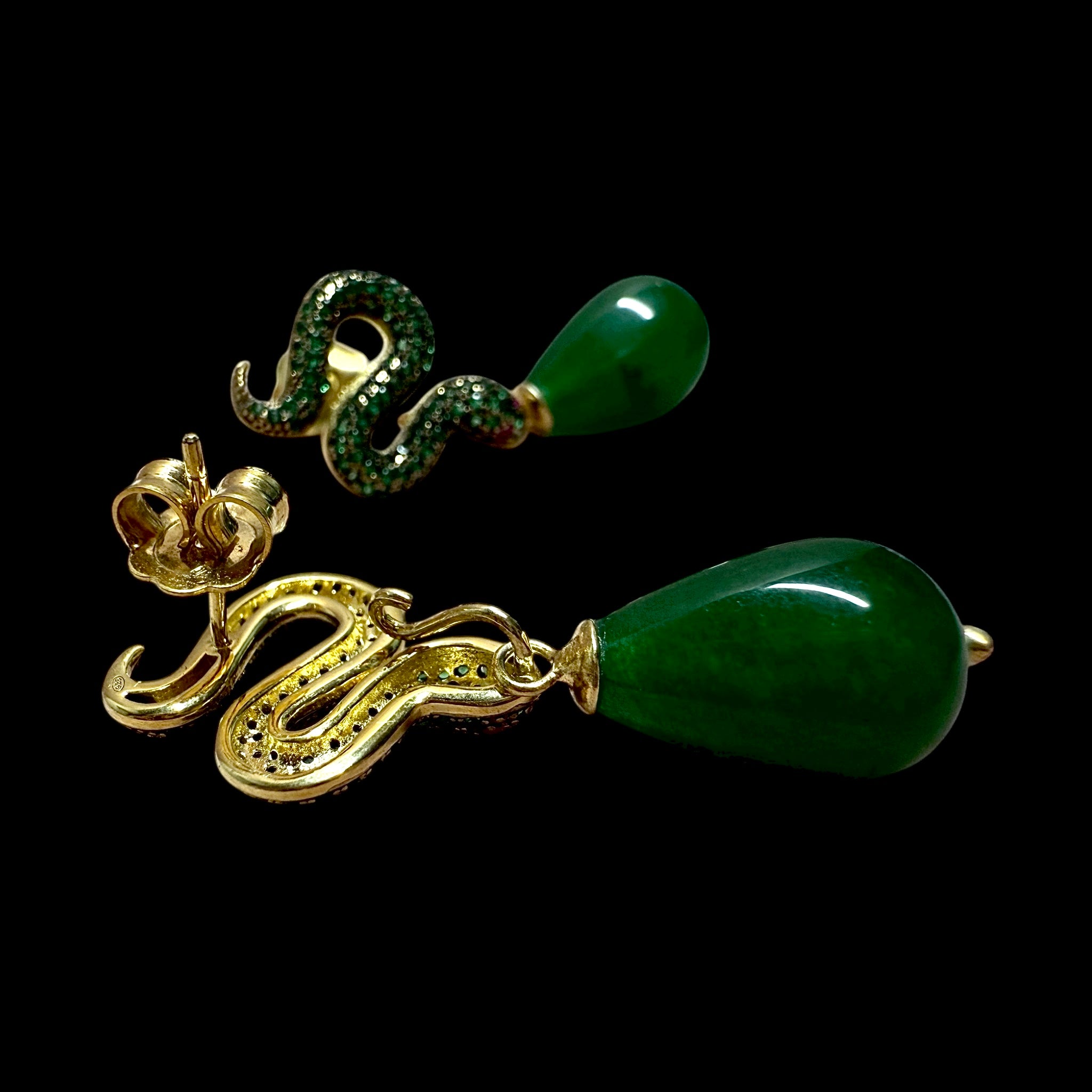 Brincos Cobra com Pedra Verde em Prata Dourada