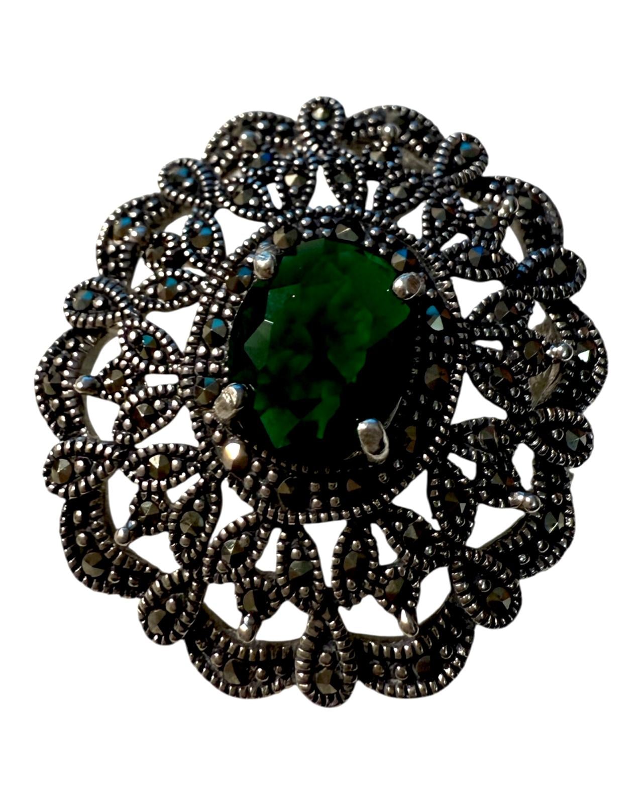 Alfinete / Medalha em Prata com Pedra Verde