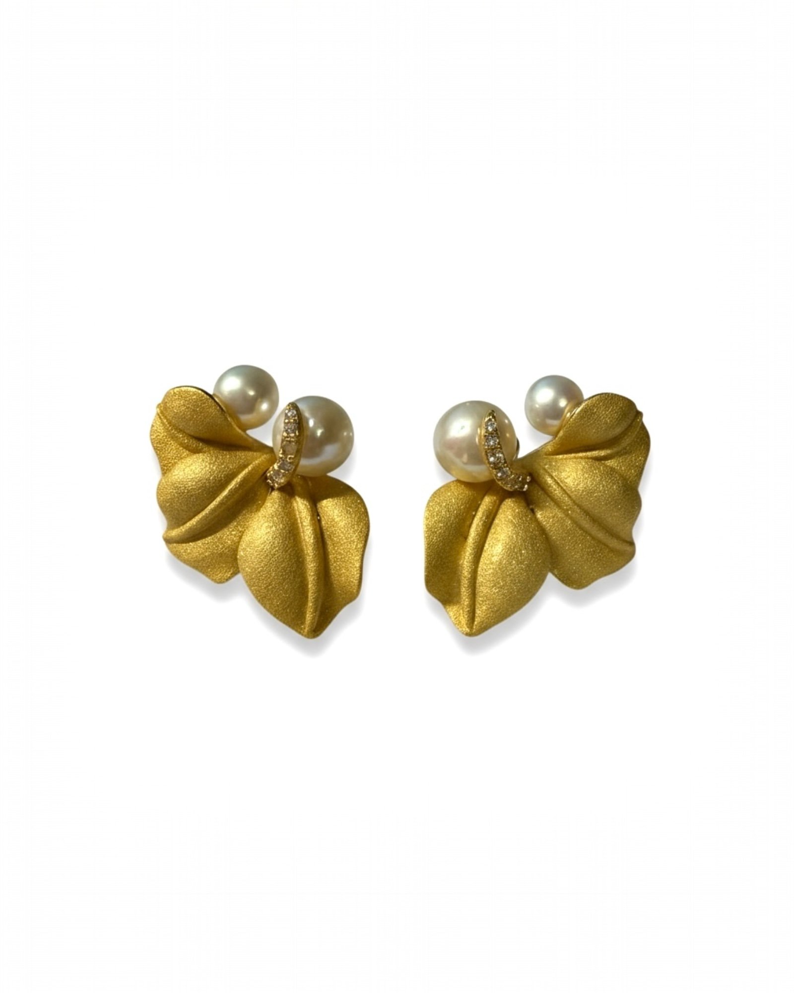 Flower Earrings with Pearl in Gold-Plated Silver