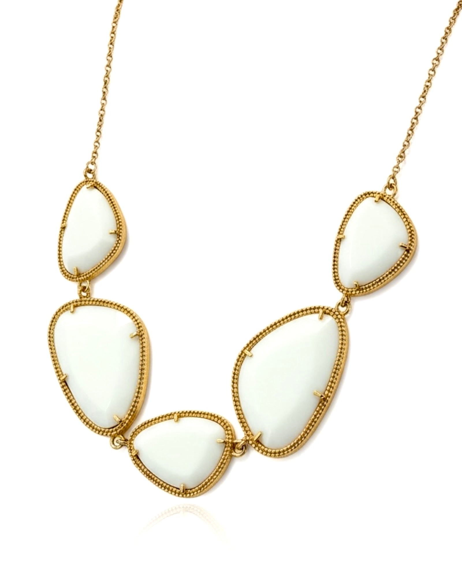 Colar de Pedras Brancas em Prata Dourada