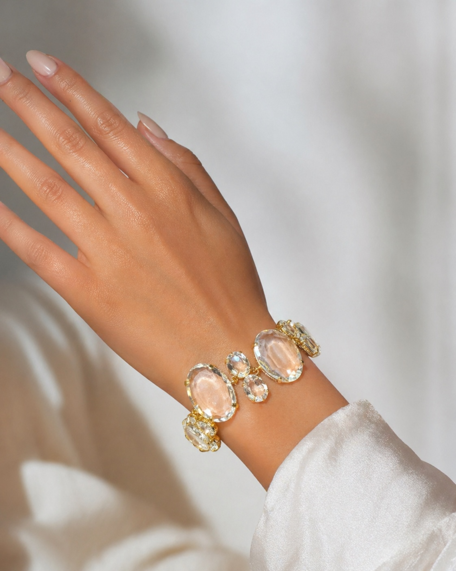 Pulseira Pedras Transparentes em Prata Dourada