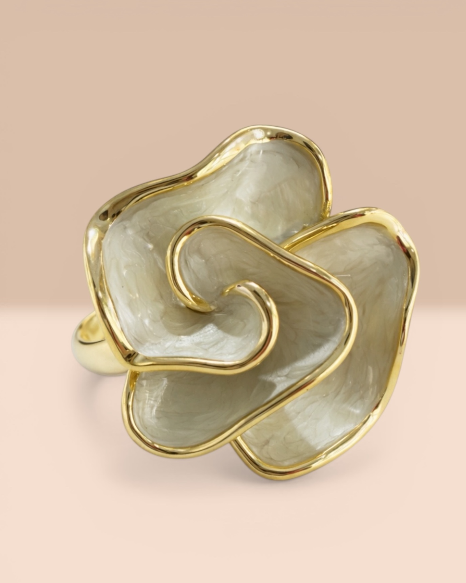Ring with Flower in Gold-Plated Silver