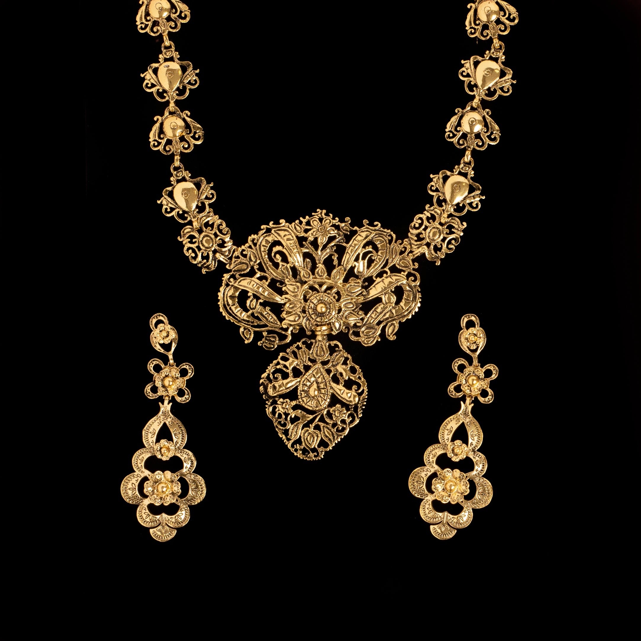 Filigree Bow Necklace in Gold Plated Silver