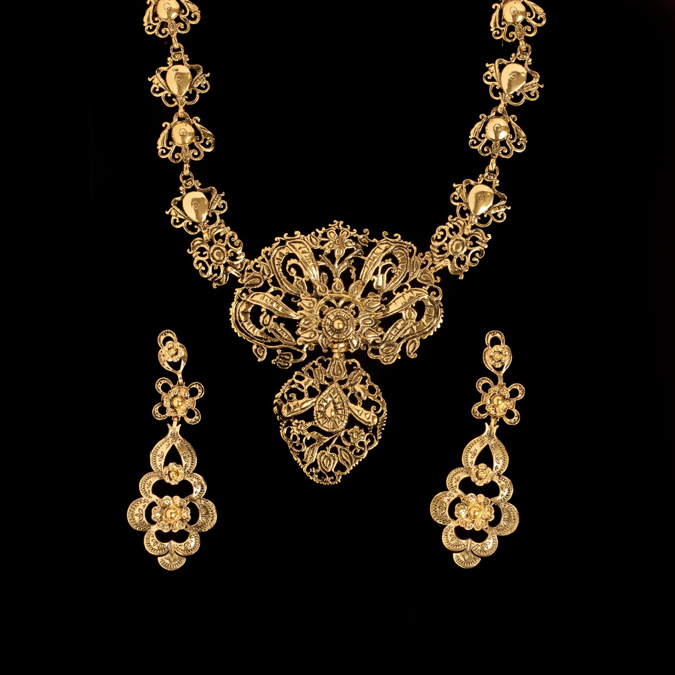 Filigree Bow Necklace in Gold Plated Silver