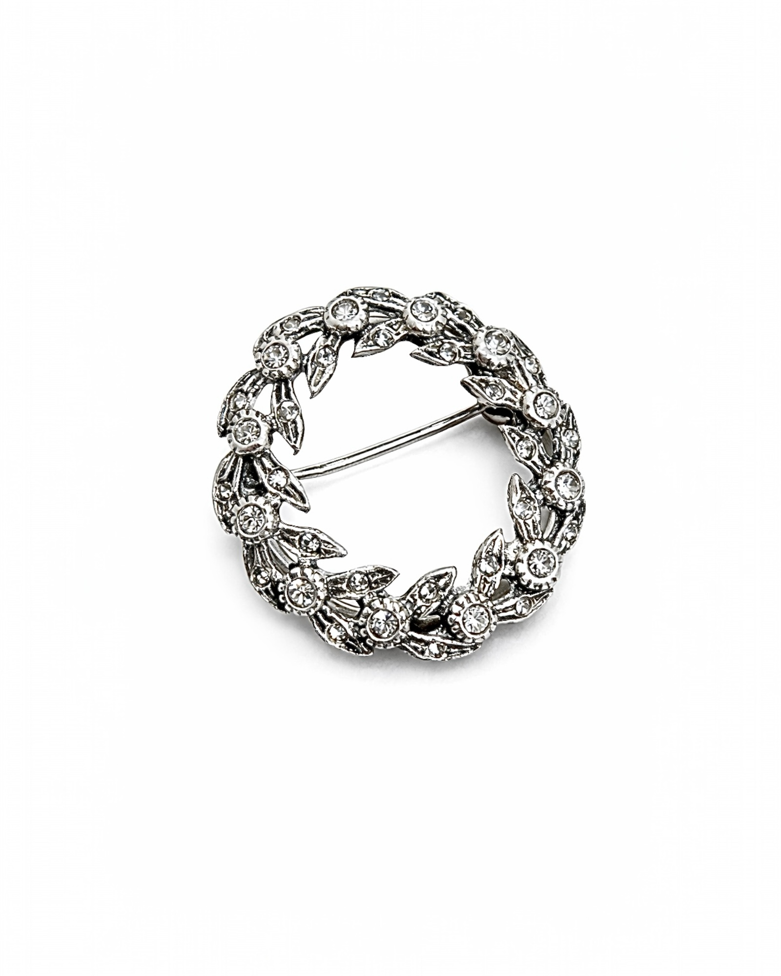 Cat eye pin with marcasite in silver.