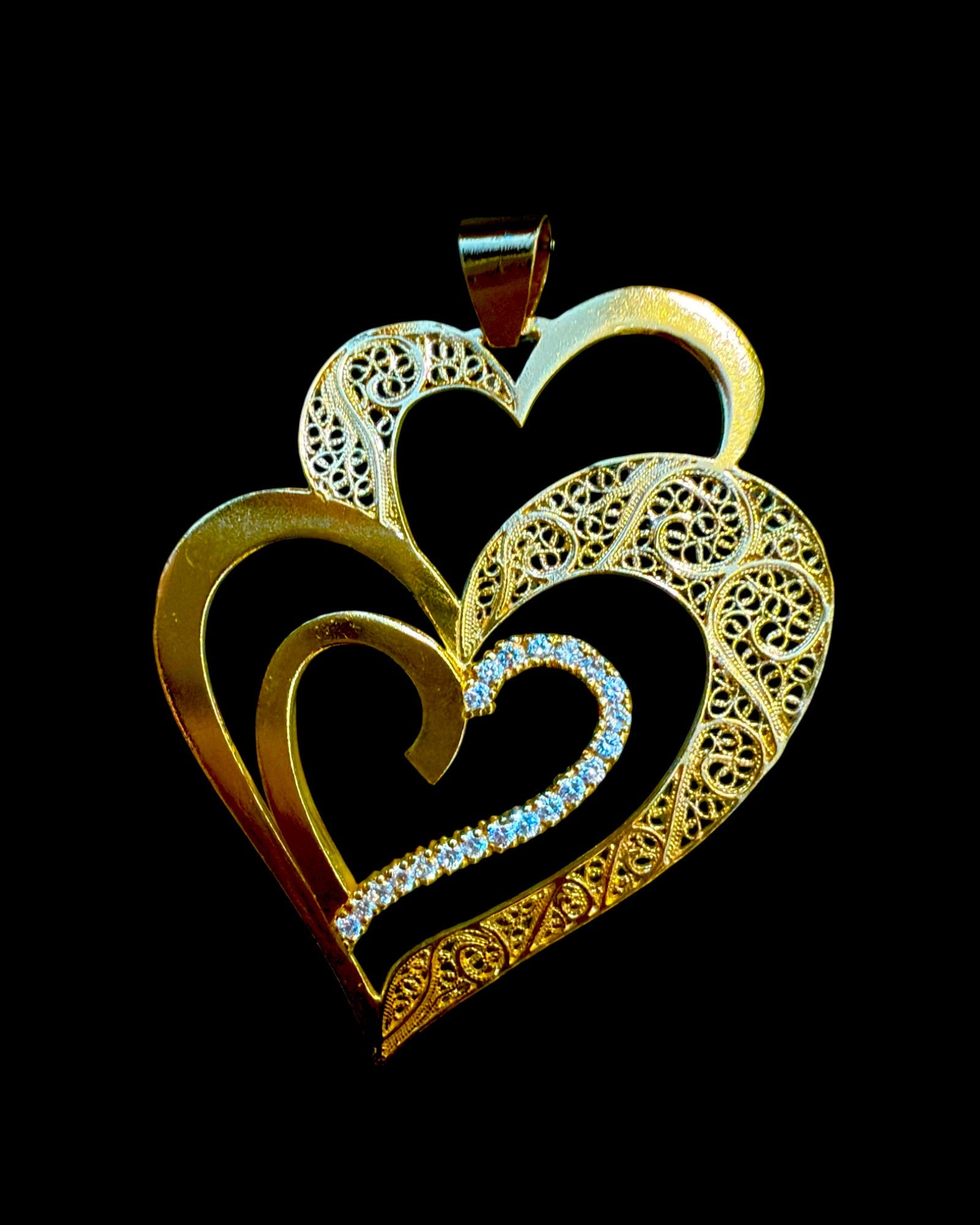 Viana is Love Heart Earrings in Pink Silver