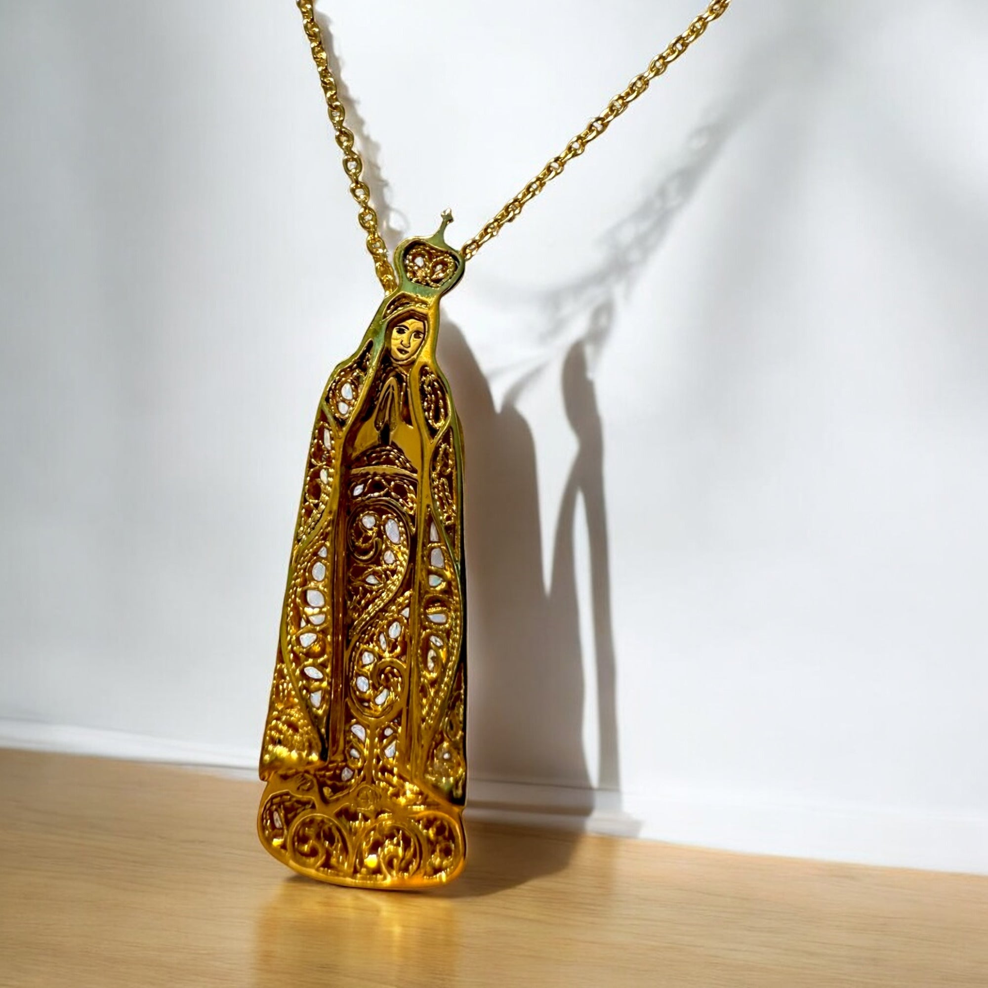 Our Lady of Fatima Filigree Necklace in Gold