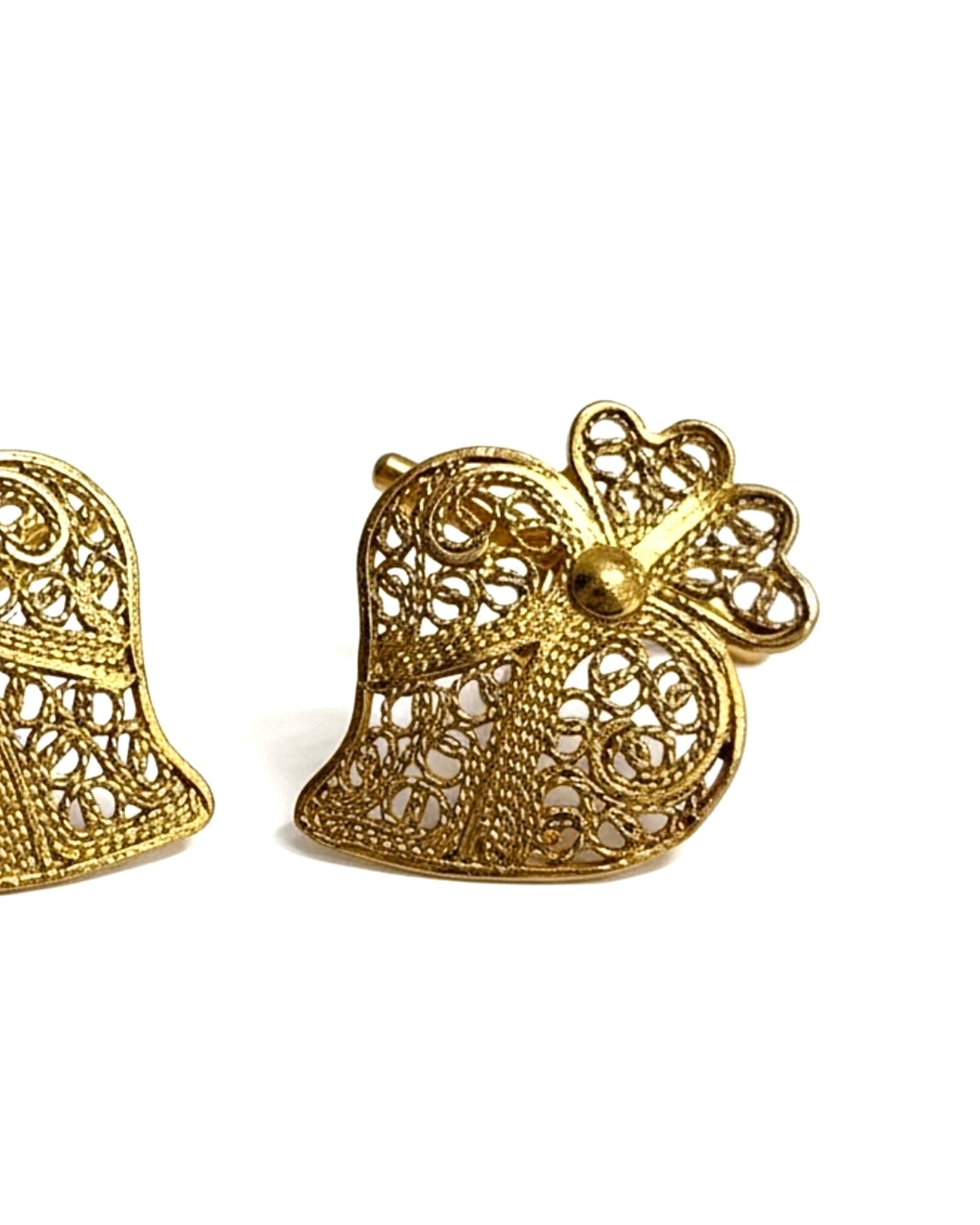 Cufflinks with Viana Hearts design in gilded silver.