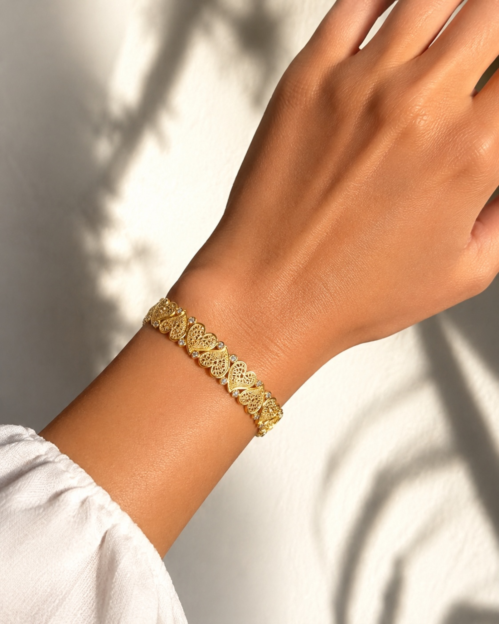 Filigree bracelet in gold-plated silver.