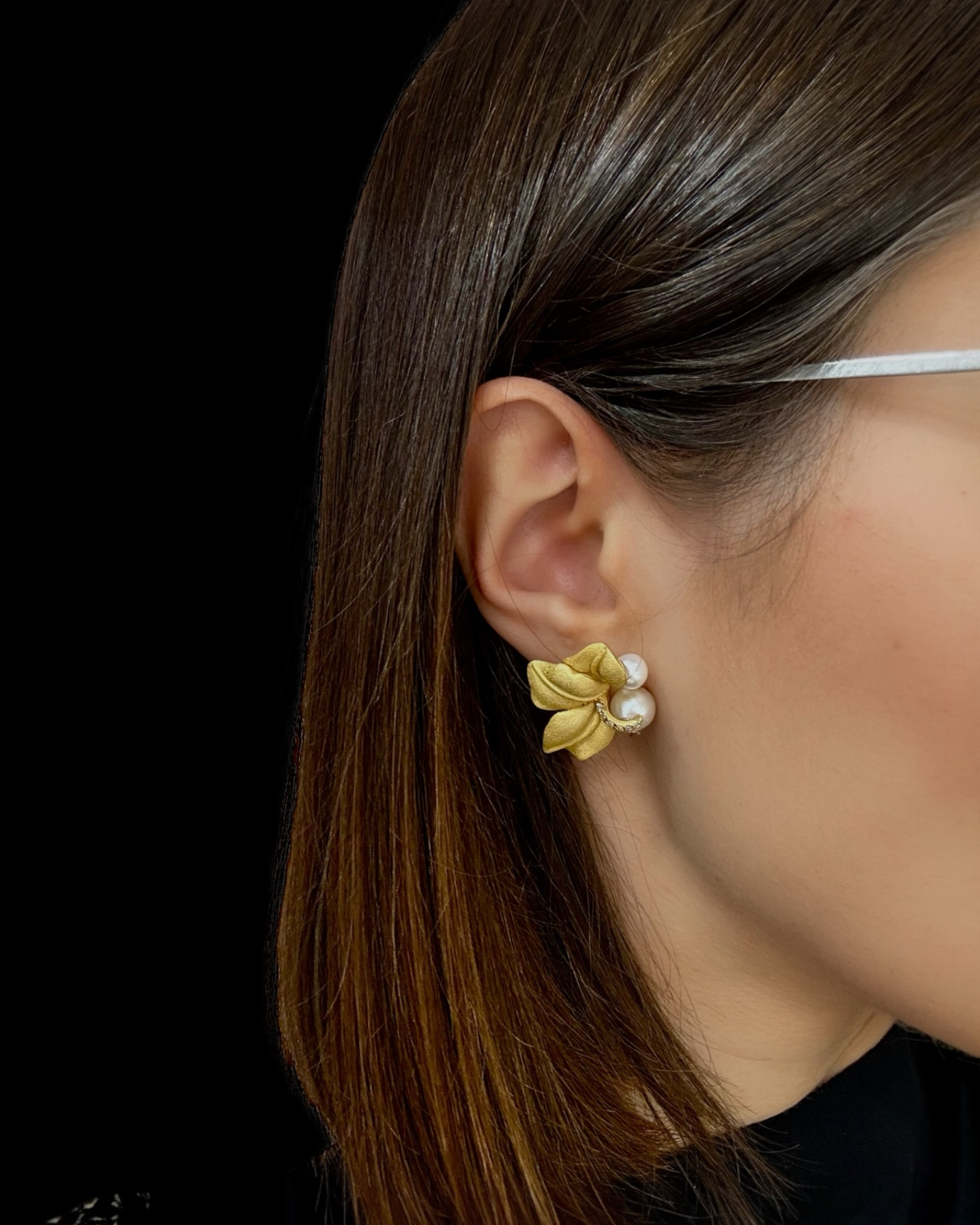 Flower Earrings with Pearl in Gold-Plated Silver