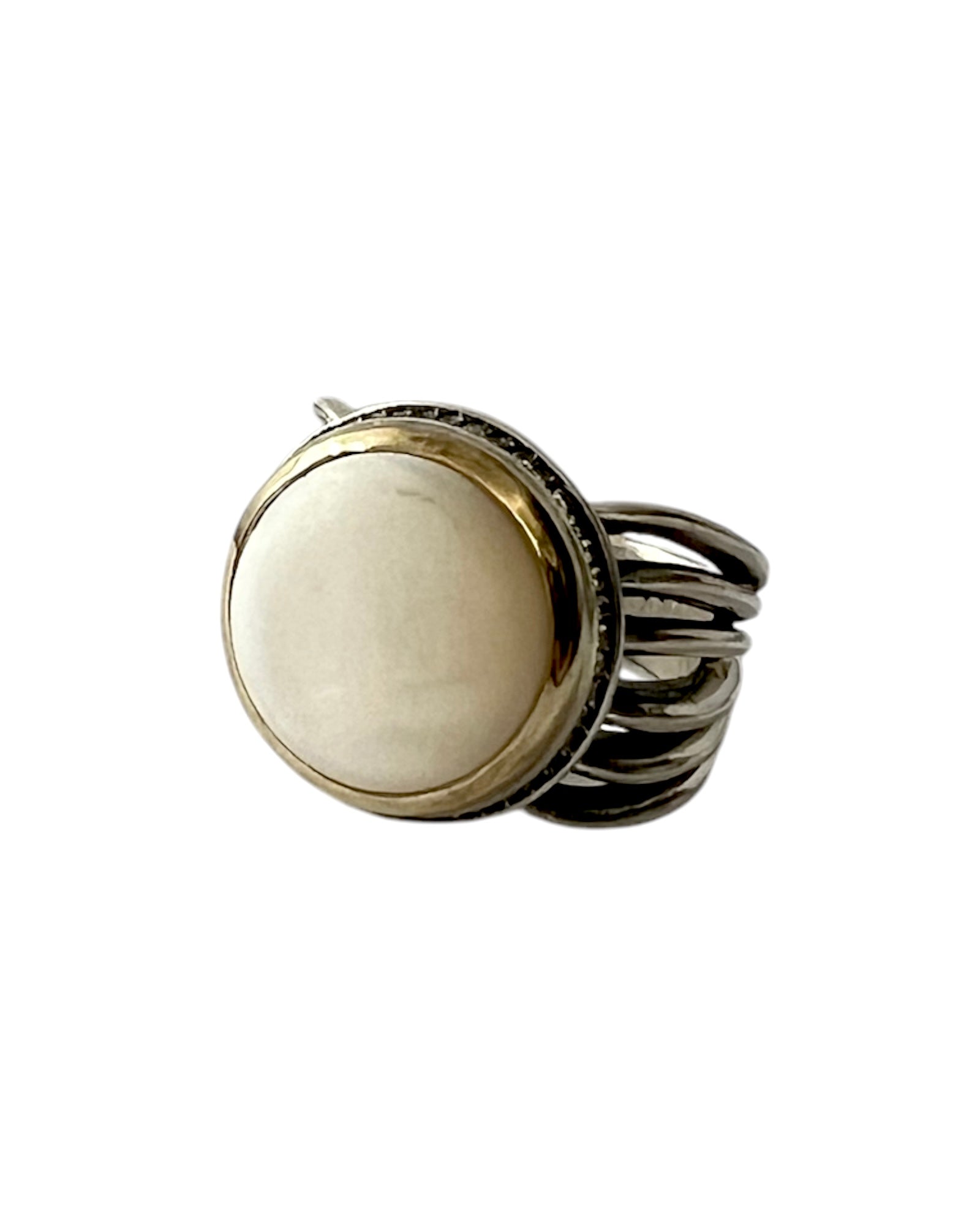 Mother of pearl ring in silver and gold
