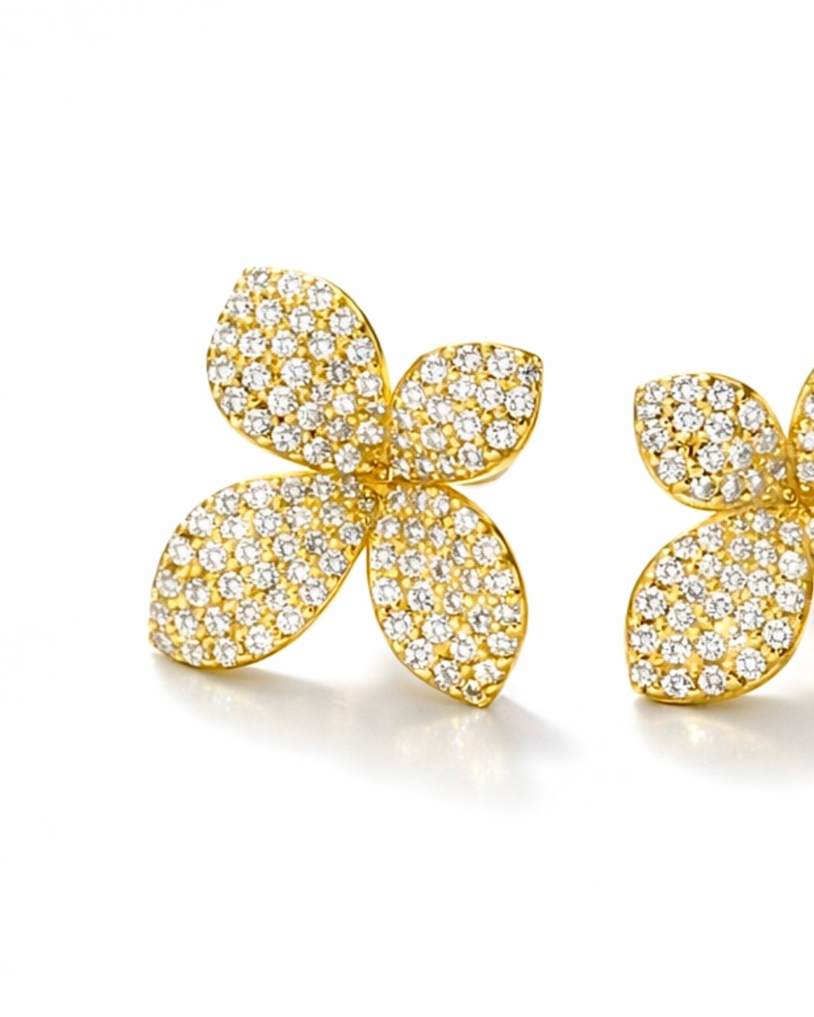 Brincos Pétalas em Prata Dourada