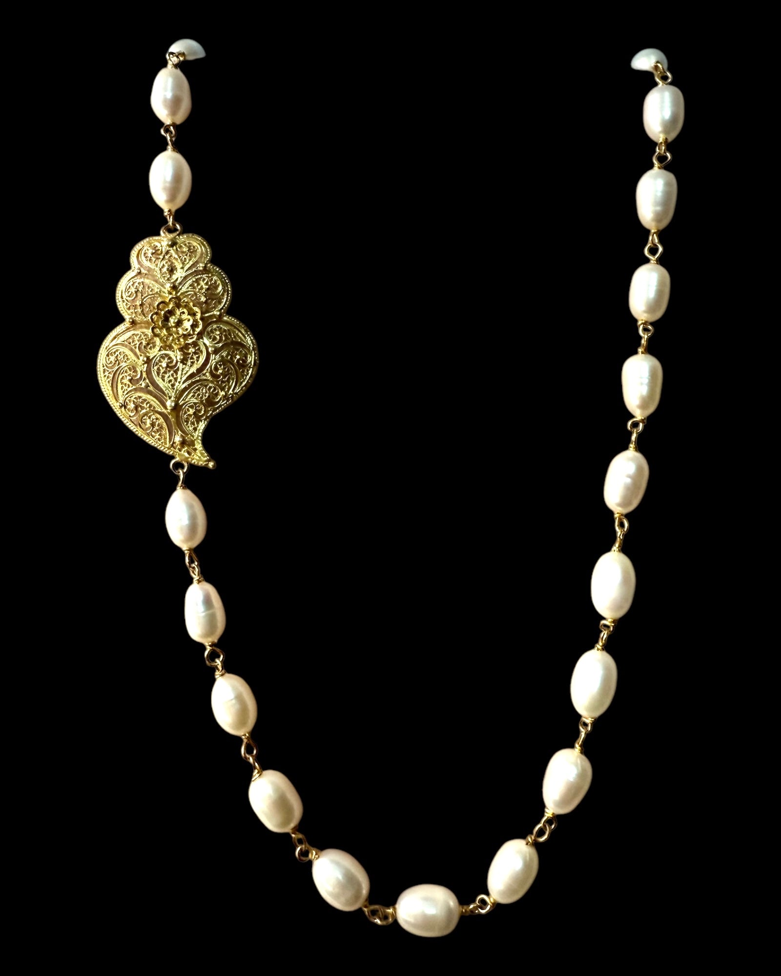 Viana Heart Necklace with Pearls in Gold Plated Silver