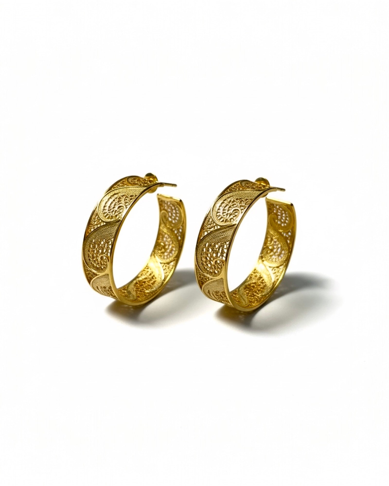 Brincos Argolas em Filigrana e Prata Dourada