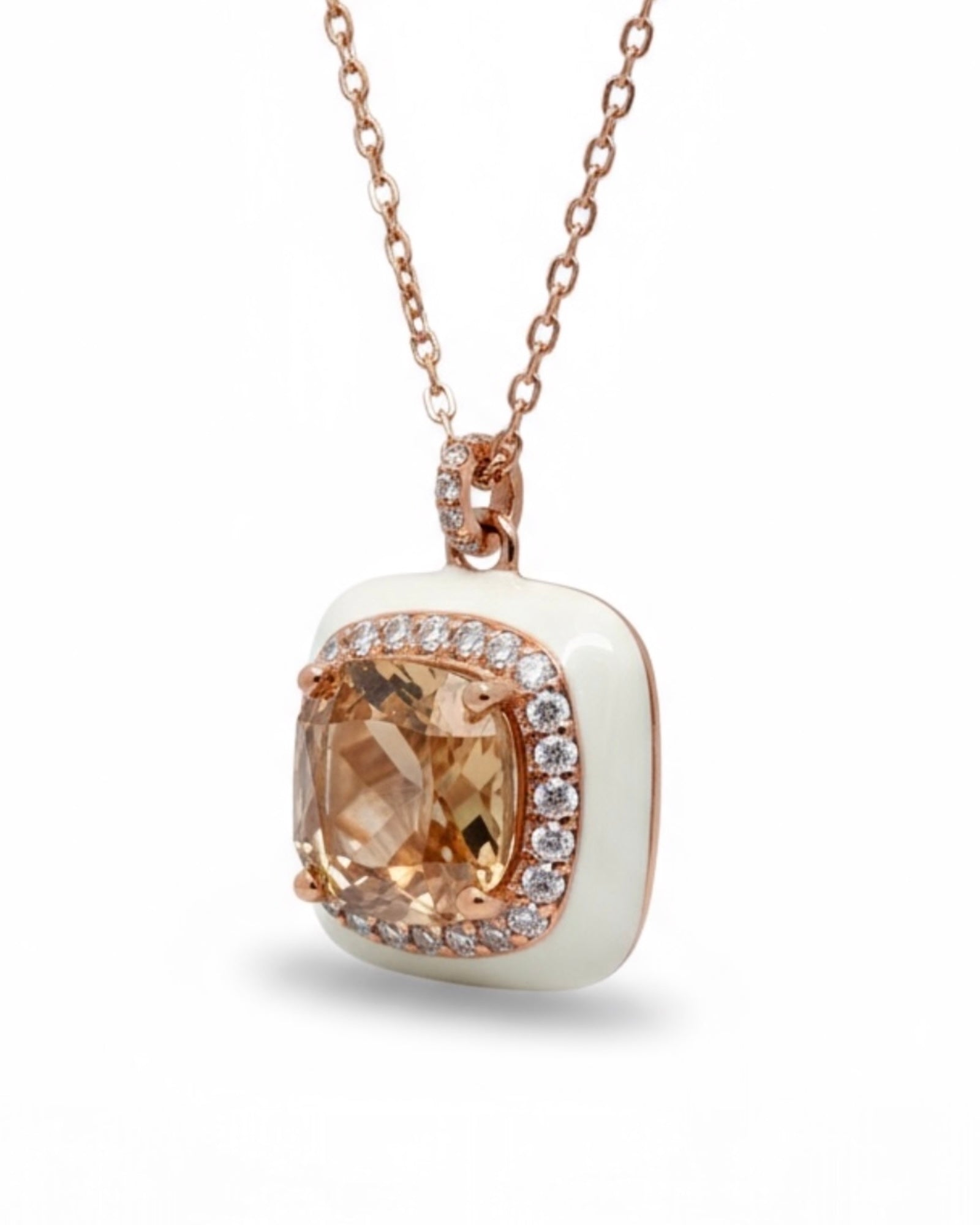Caramel-colored necklace in rose silver.
