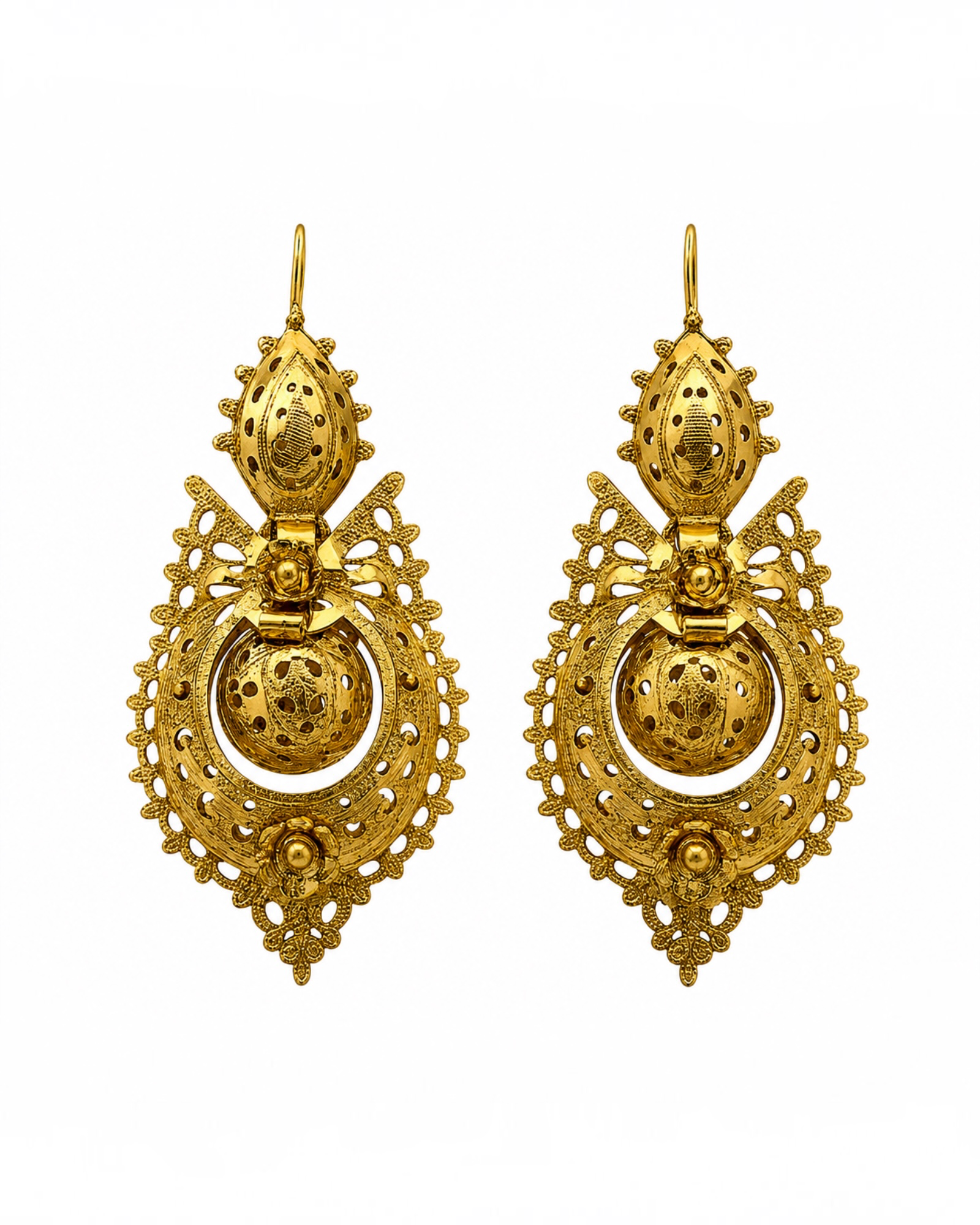 Eggshell Queen Earrings in Gold-Plated Silver (with hook)