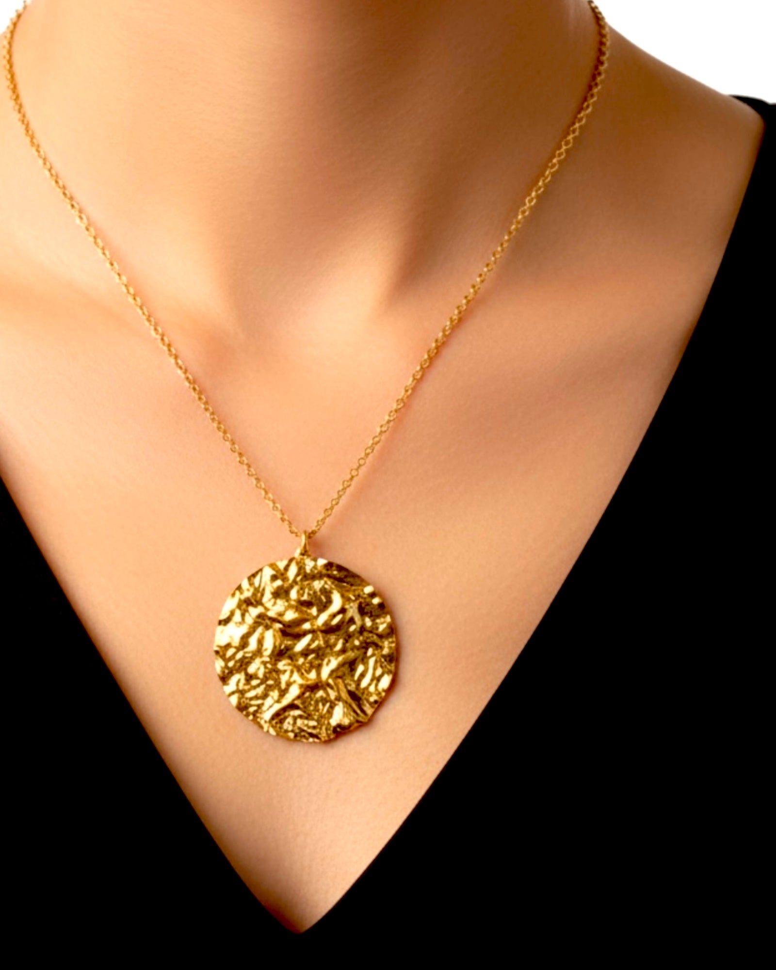 Hammered Circle Necklace in Gold-Plated Silver