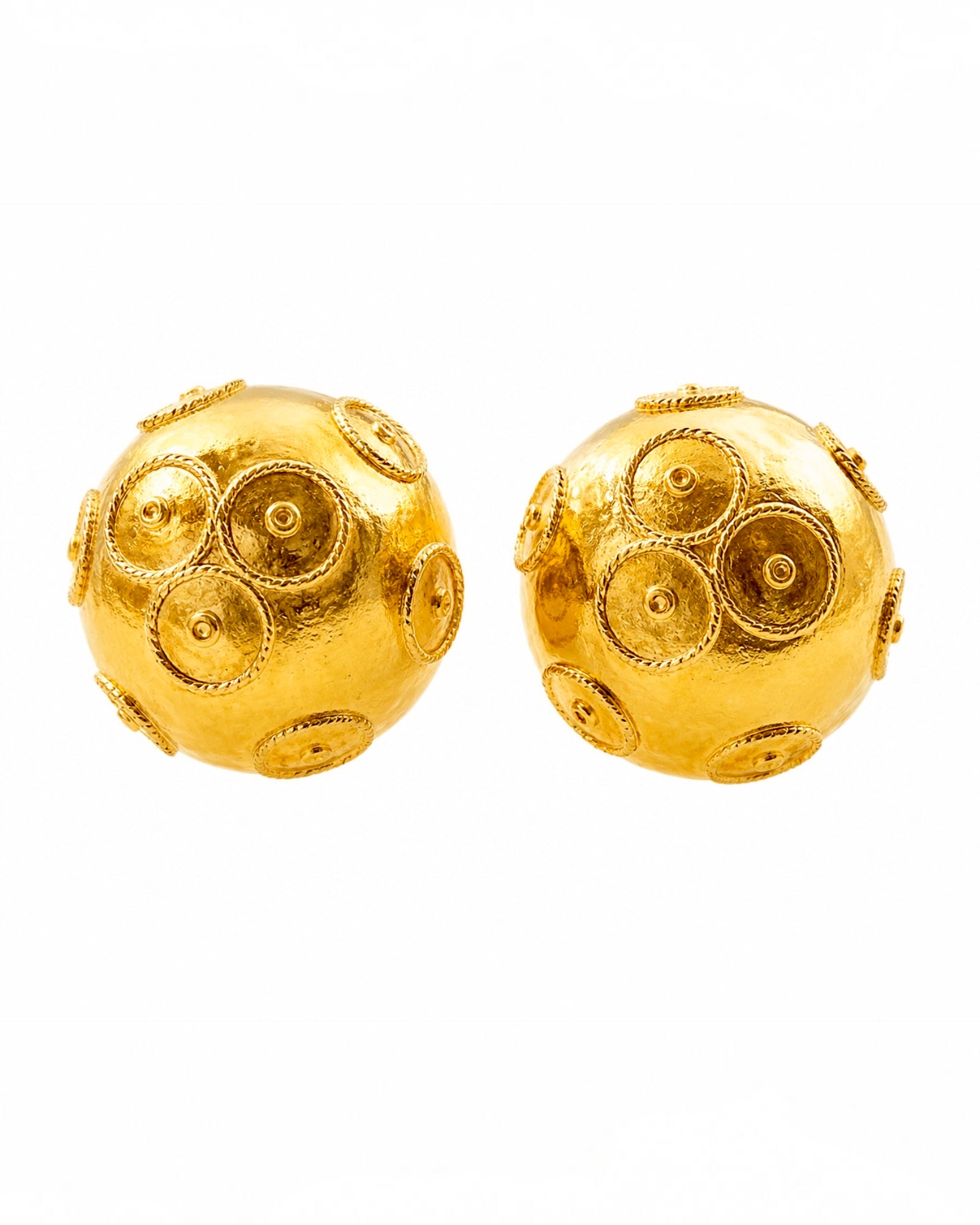 Half-bead earrings from Viana in gold-plated silver.