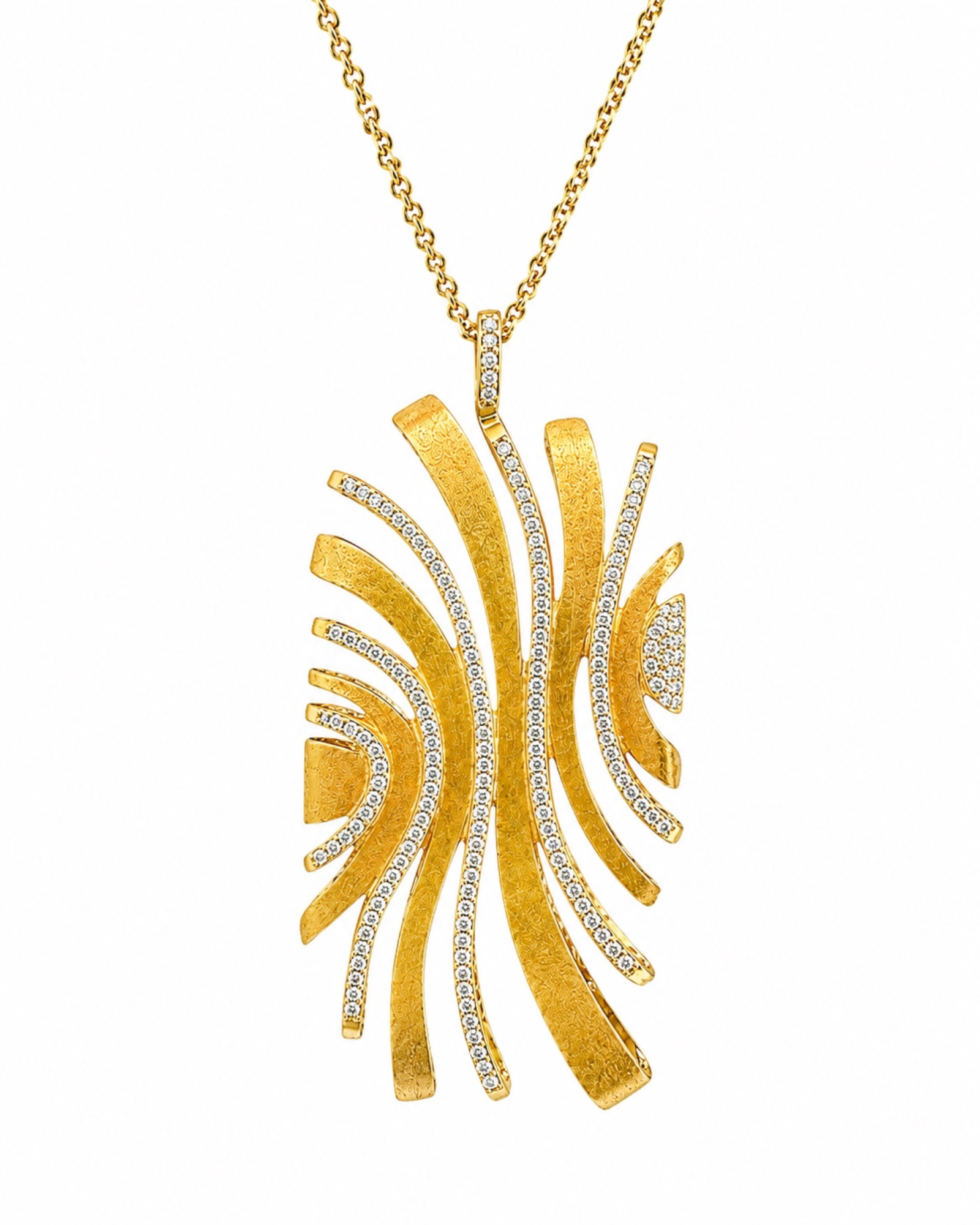 Colar Dourado com Pendente em Linhas Onduladas e Brilho