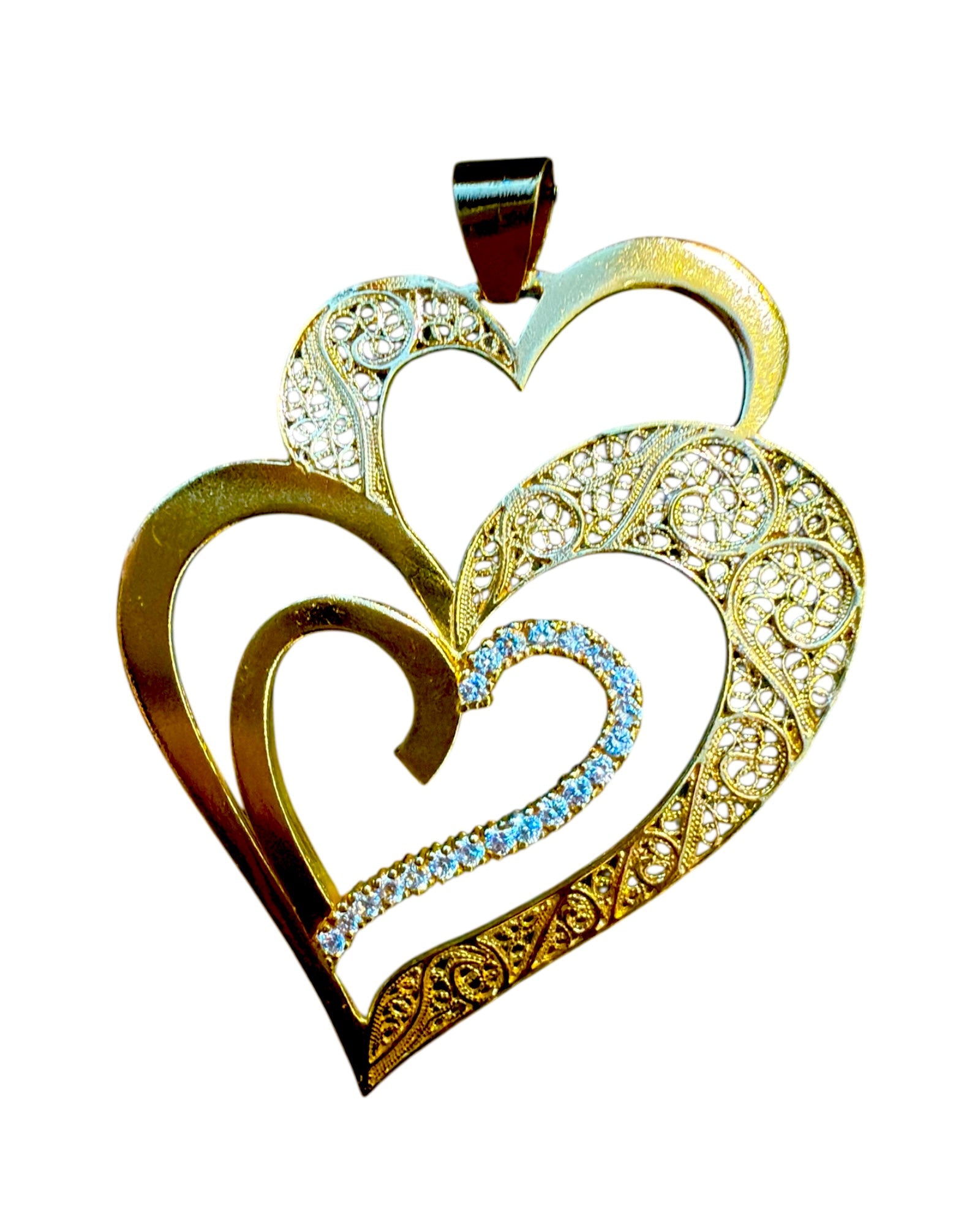 Viana is Love Heart Earrings in Pink Silver