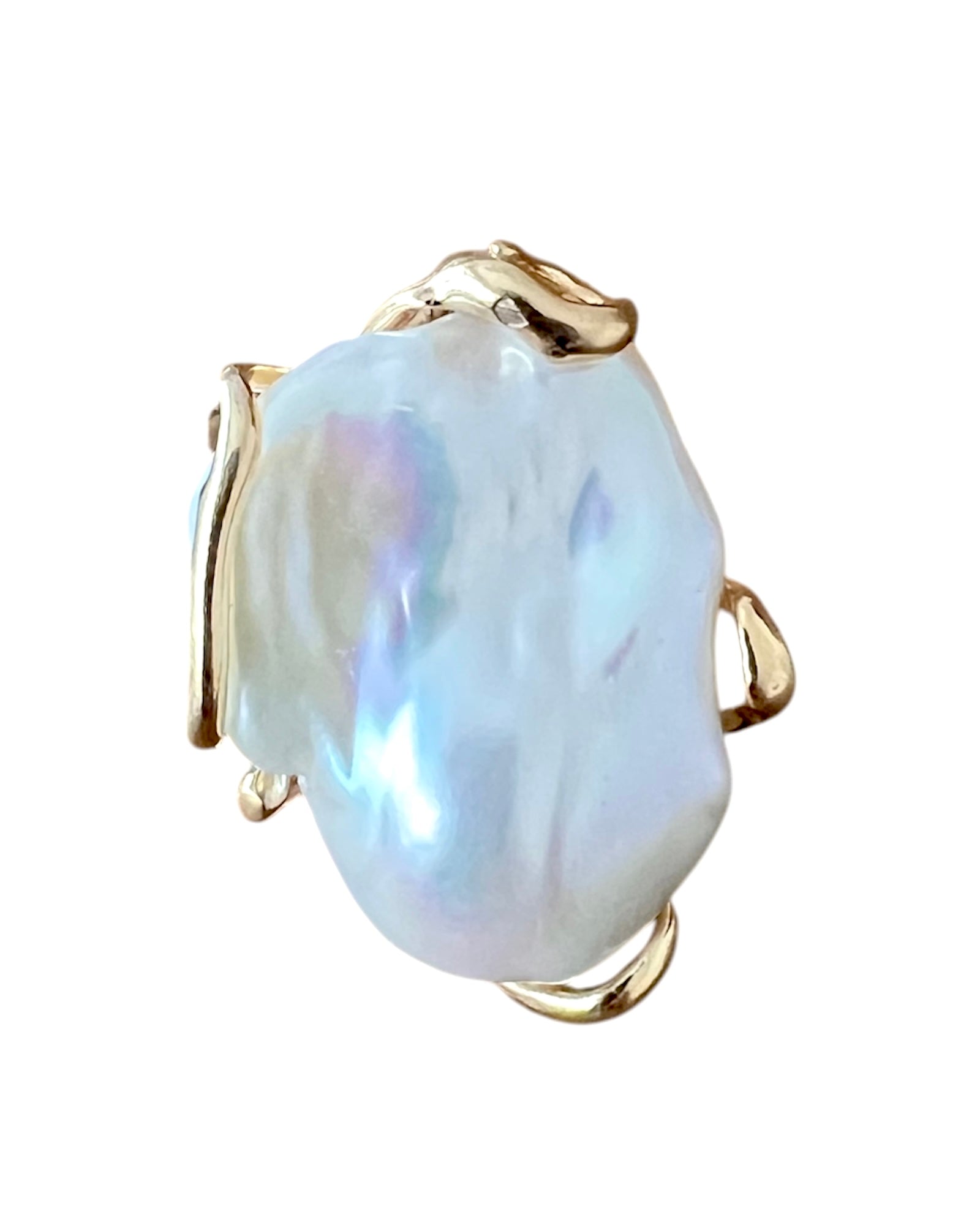 Anel com Pérola Barroca em Prata Dourada, design elegante com pérola irregular.