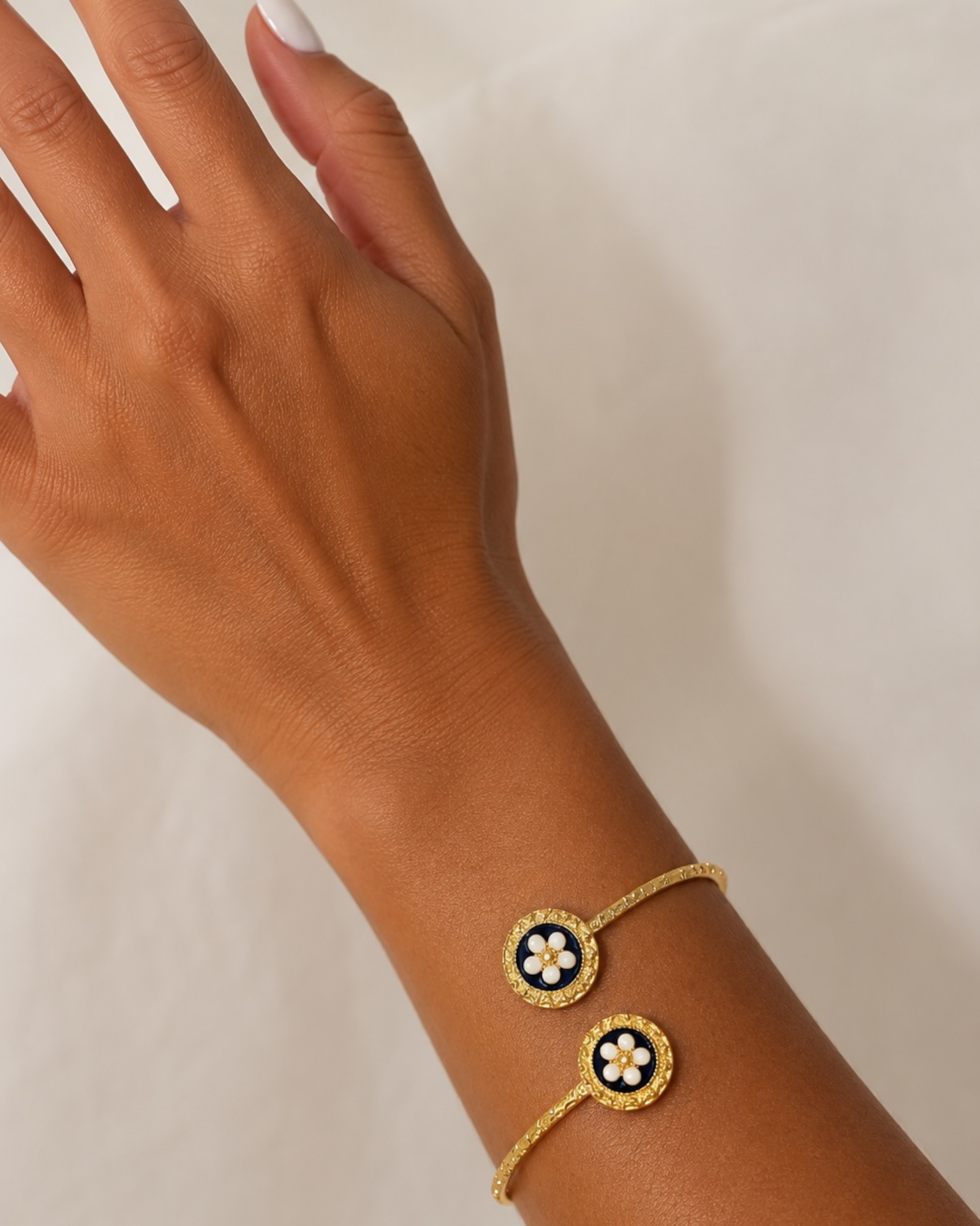 Escrava / Pulseira de Caramujo Azul em Prata Dourada