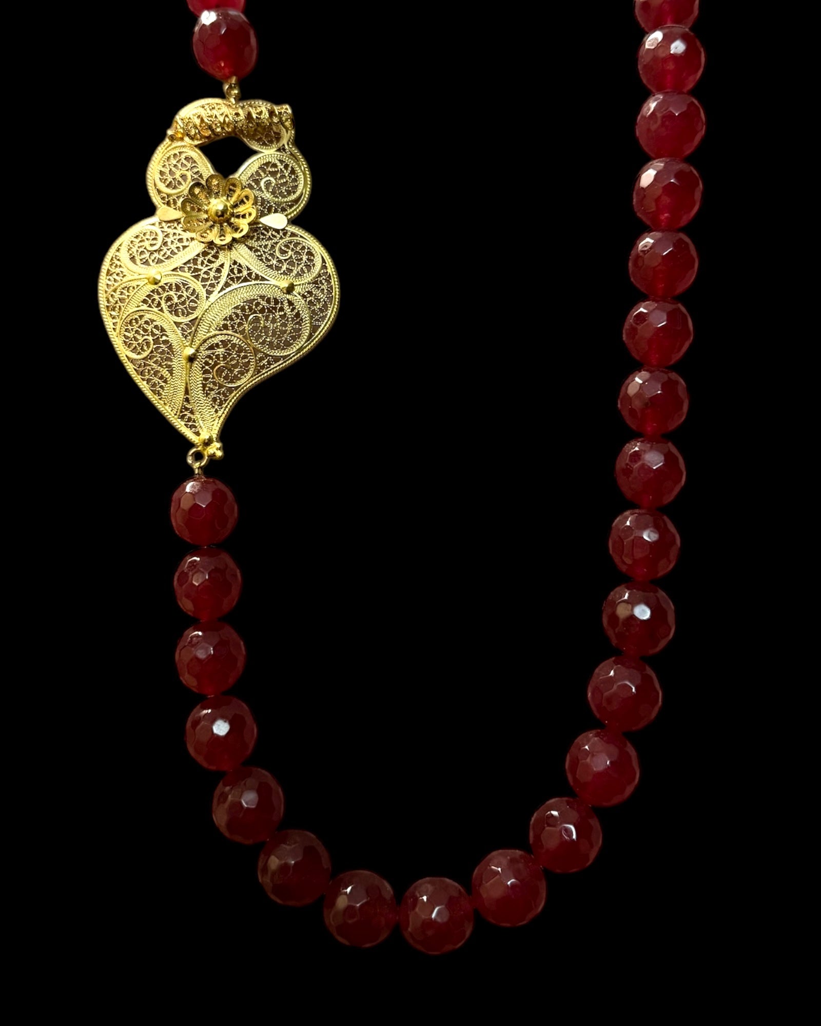Viana Heart Necklace with Black Stones in Gold Plated Silver