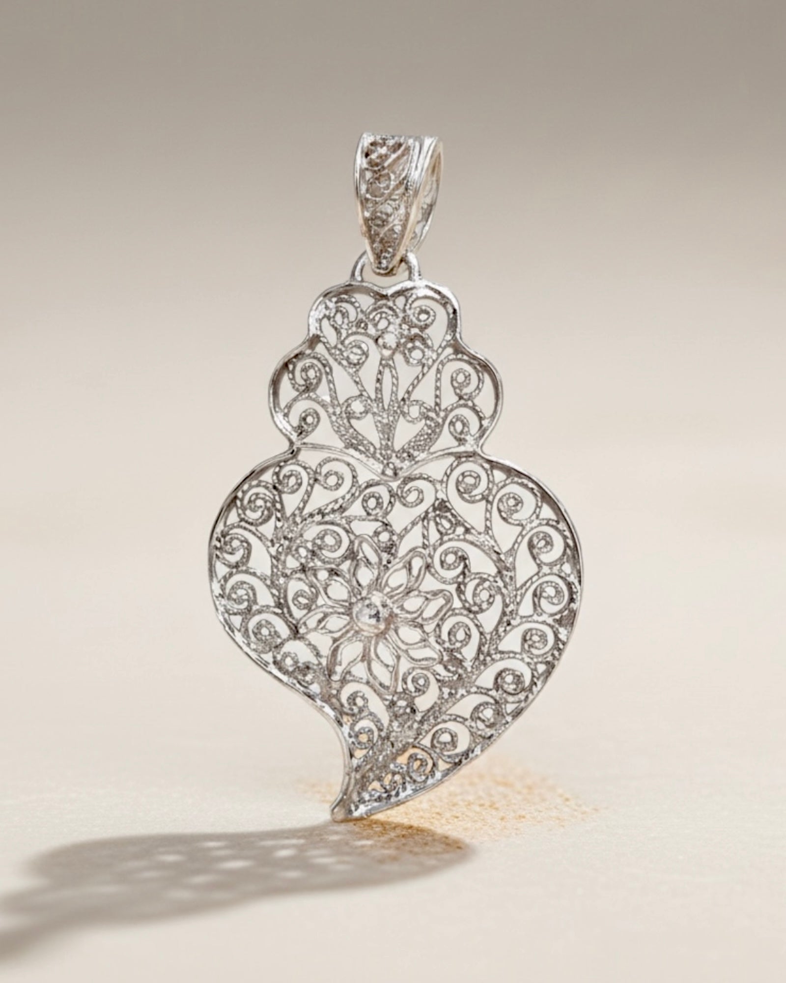 Medalha Coração de Viana Floral em Prata