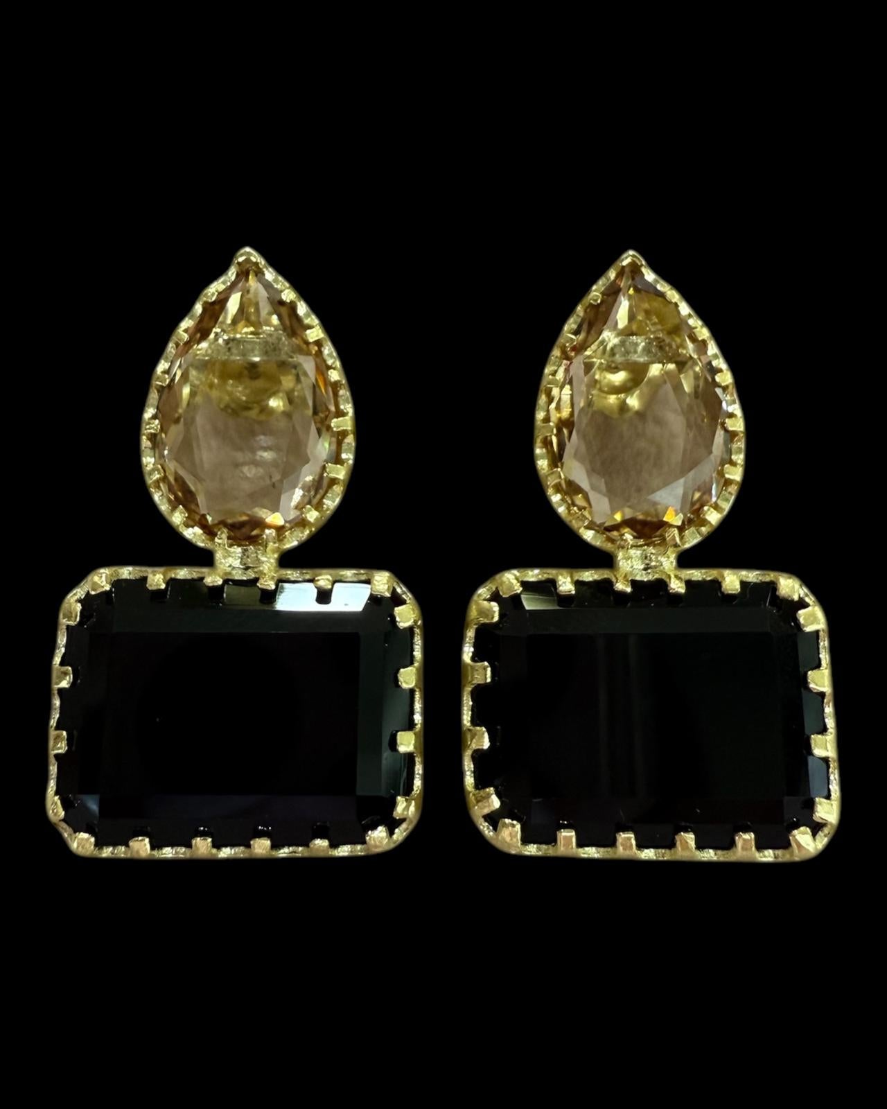 Earrings with Beige and Black Stones in Gold-Plated Silver