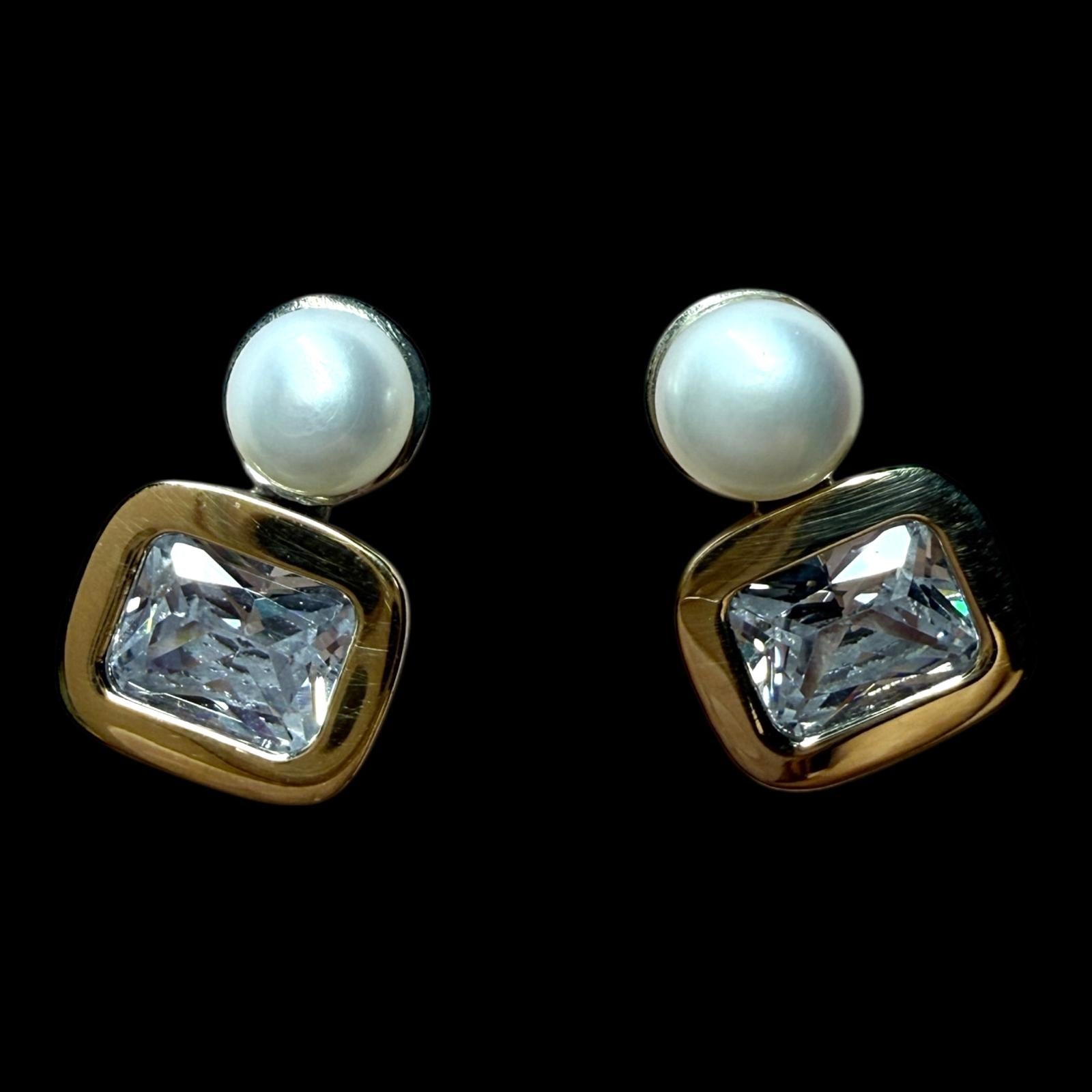 Solitaire Earrings with Pearls in Silver and Gold
