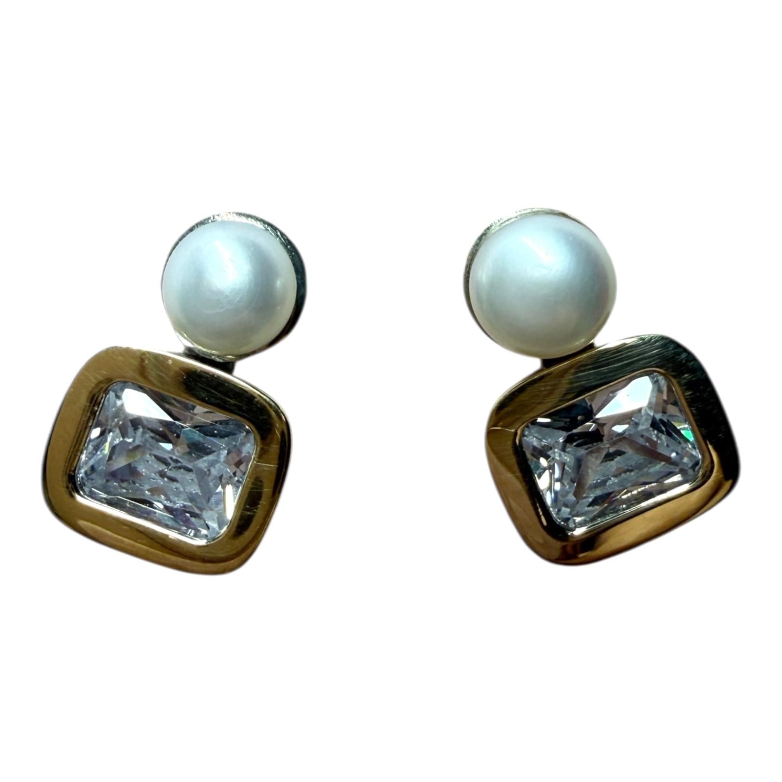 Solitaire Earrings with Pearls in Silver and Gold