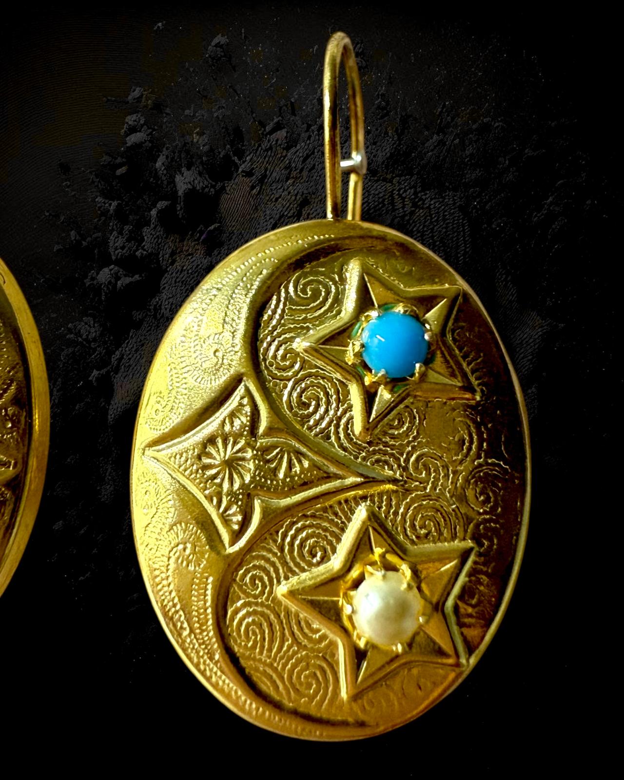 Brincos Tradicionais em Prata Dourada com Estrelas Gravadas