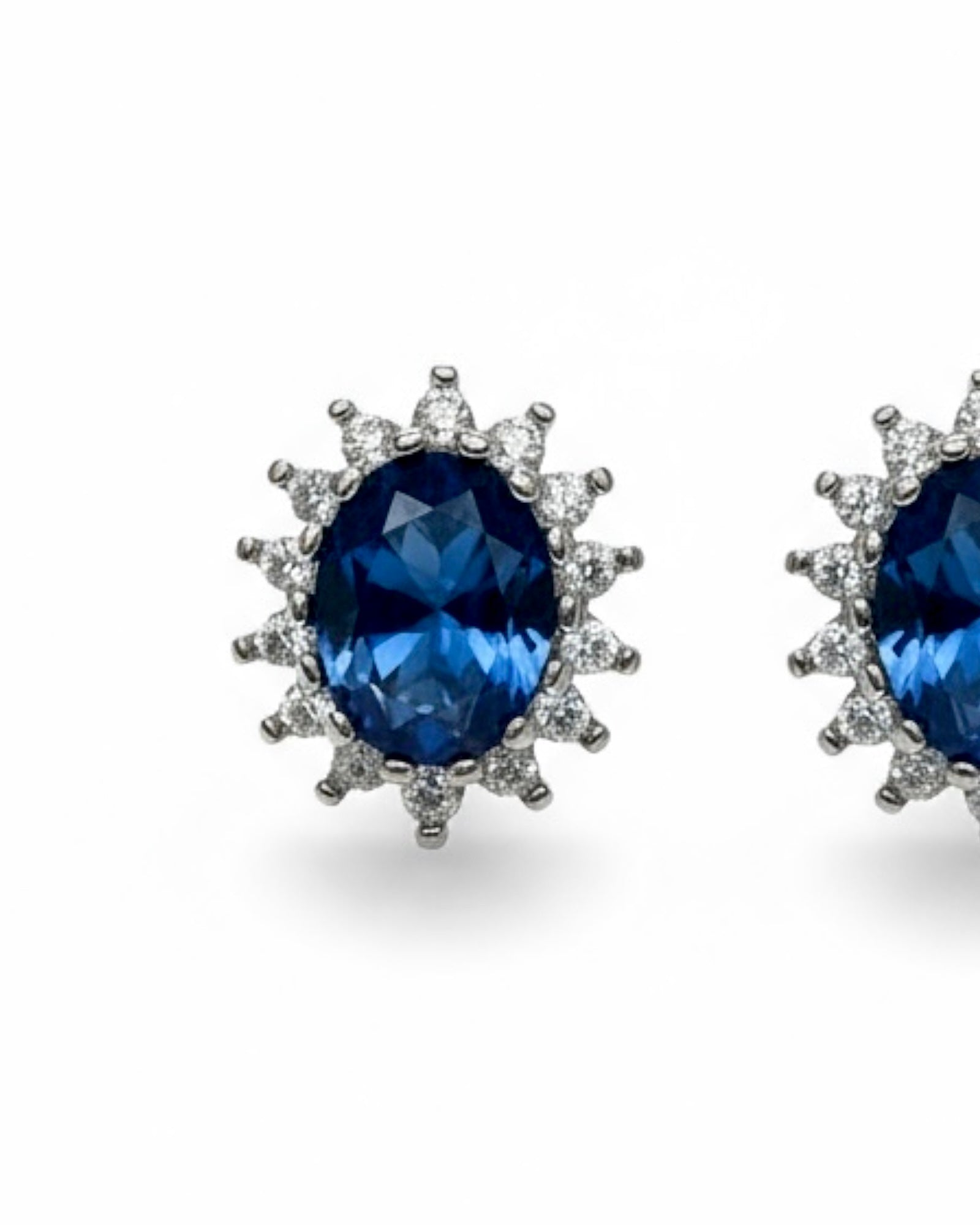 Brincos Azuis Clássicos em Prata