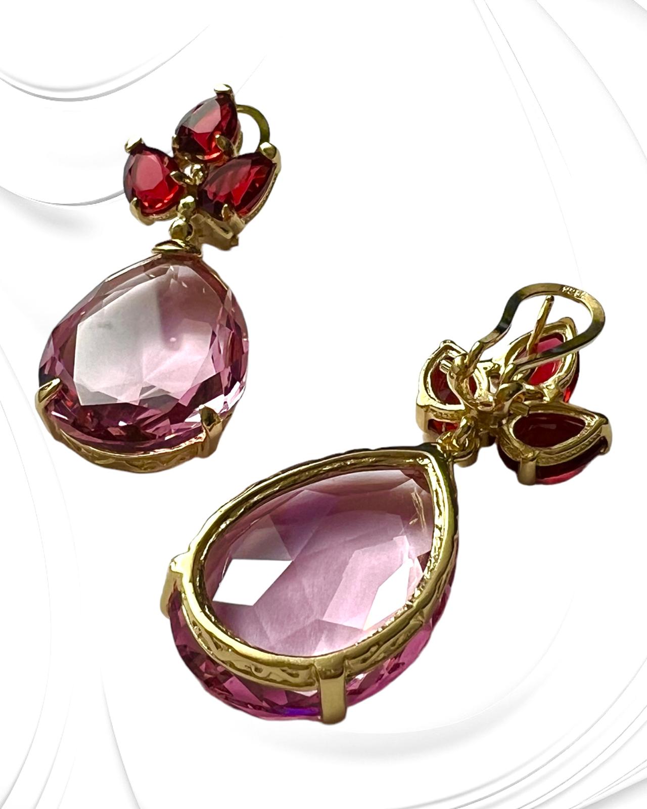 Brincos Gotas Pedras Rosas e Vermelhas em Prata Dourada