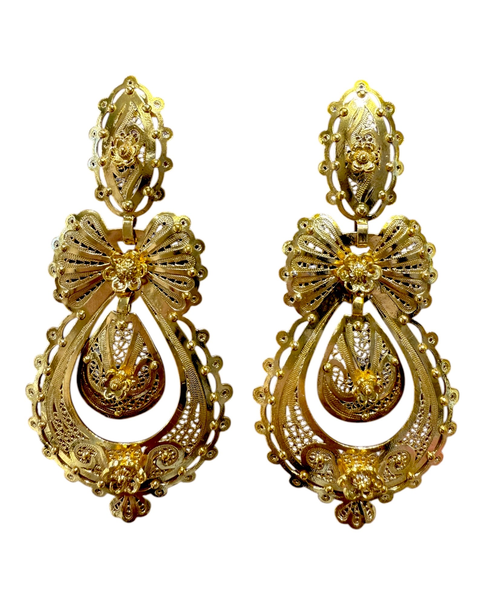 Brincos Princesa em Prata Dourada 925%, design tradicional português, elegantes e sofisticados.
