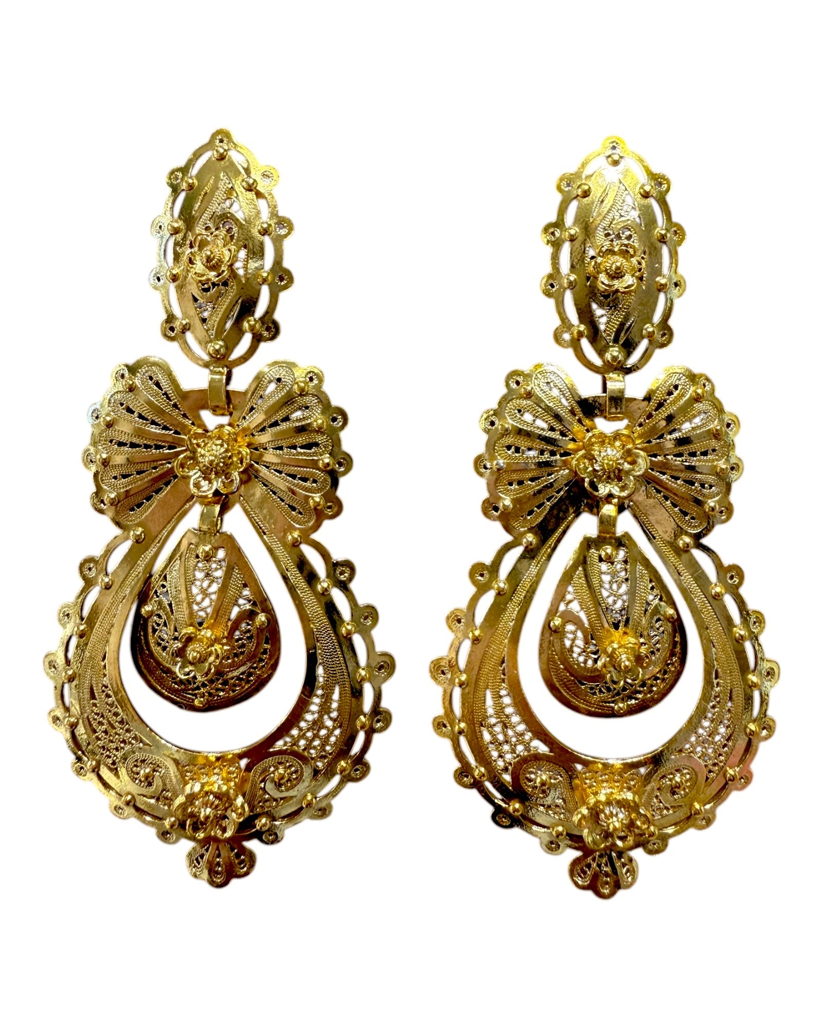 Brincos Princesa em Prata Dourada 925%, design tradicional português, elegantes e sofisticados.