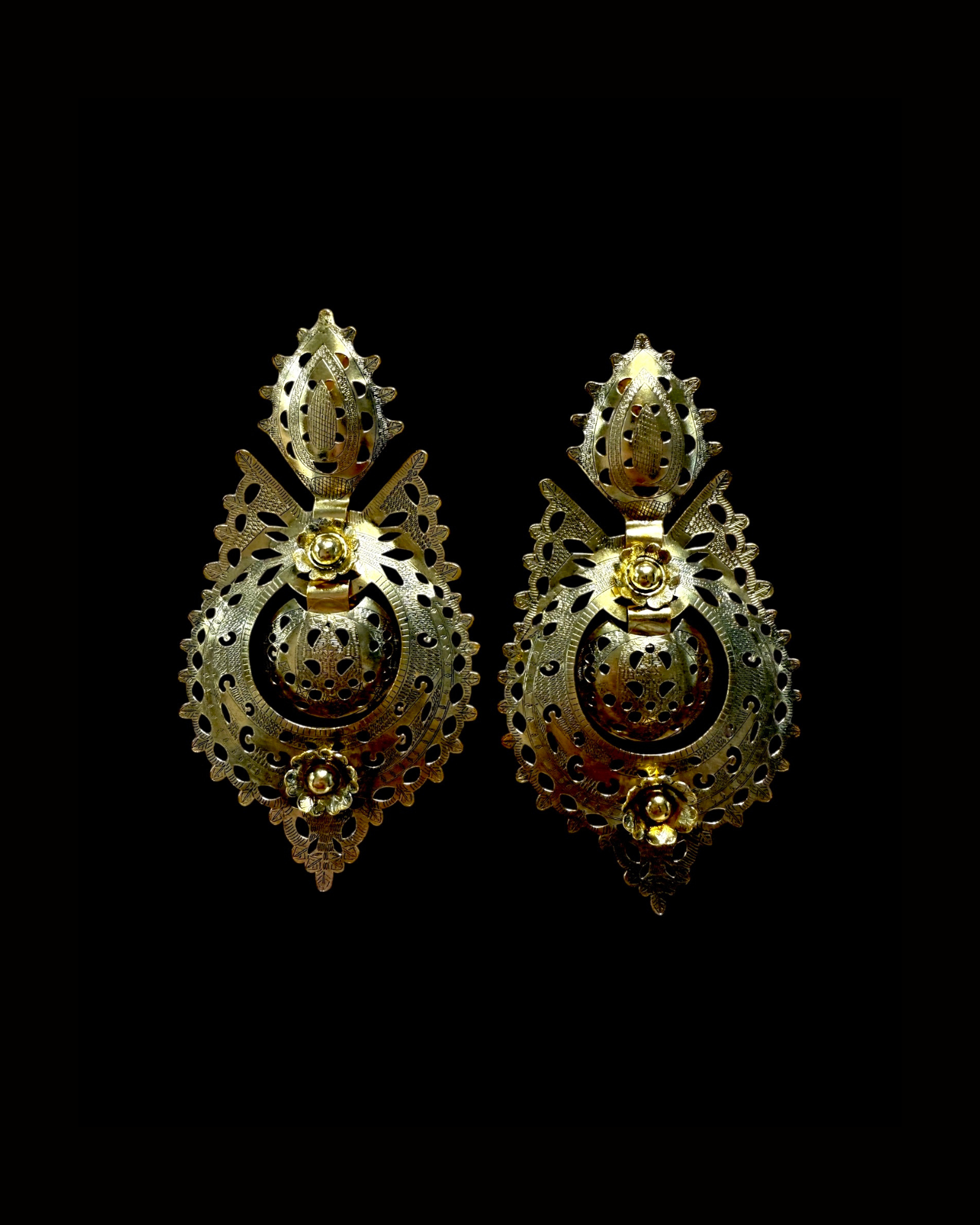 Eggshell Queen Earrings in Gold-Plated Silver