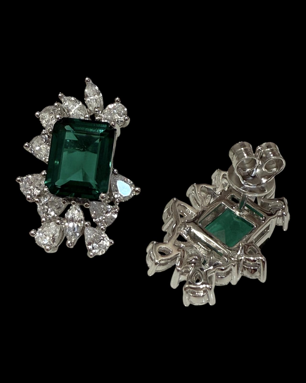 Brincos em Prata com Pedra Verde Retangular