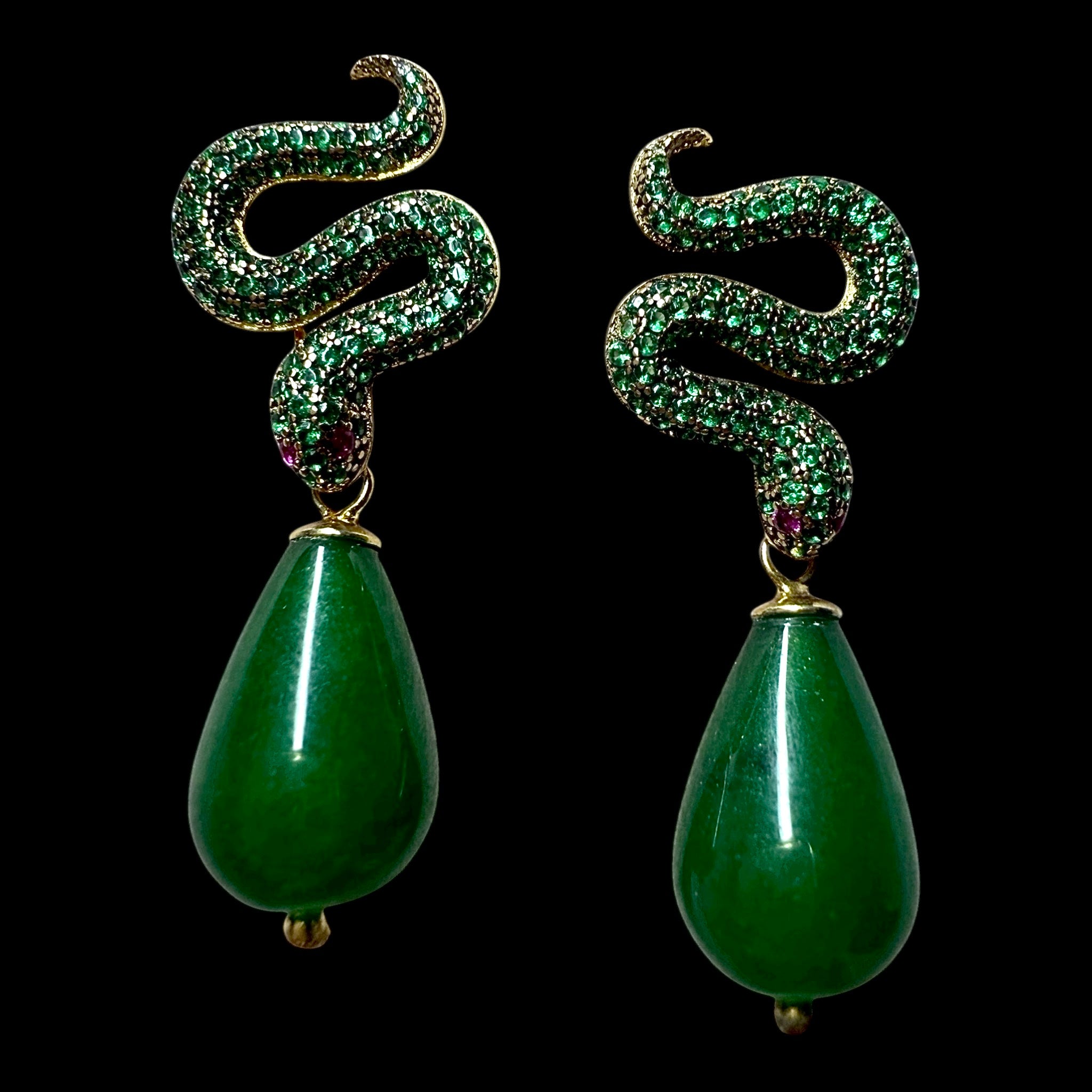 Brincos Cobra com Pedra Verde em Prata Dourada
